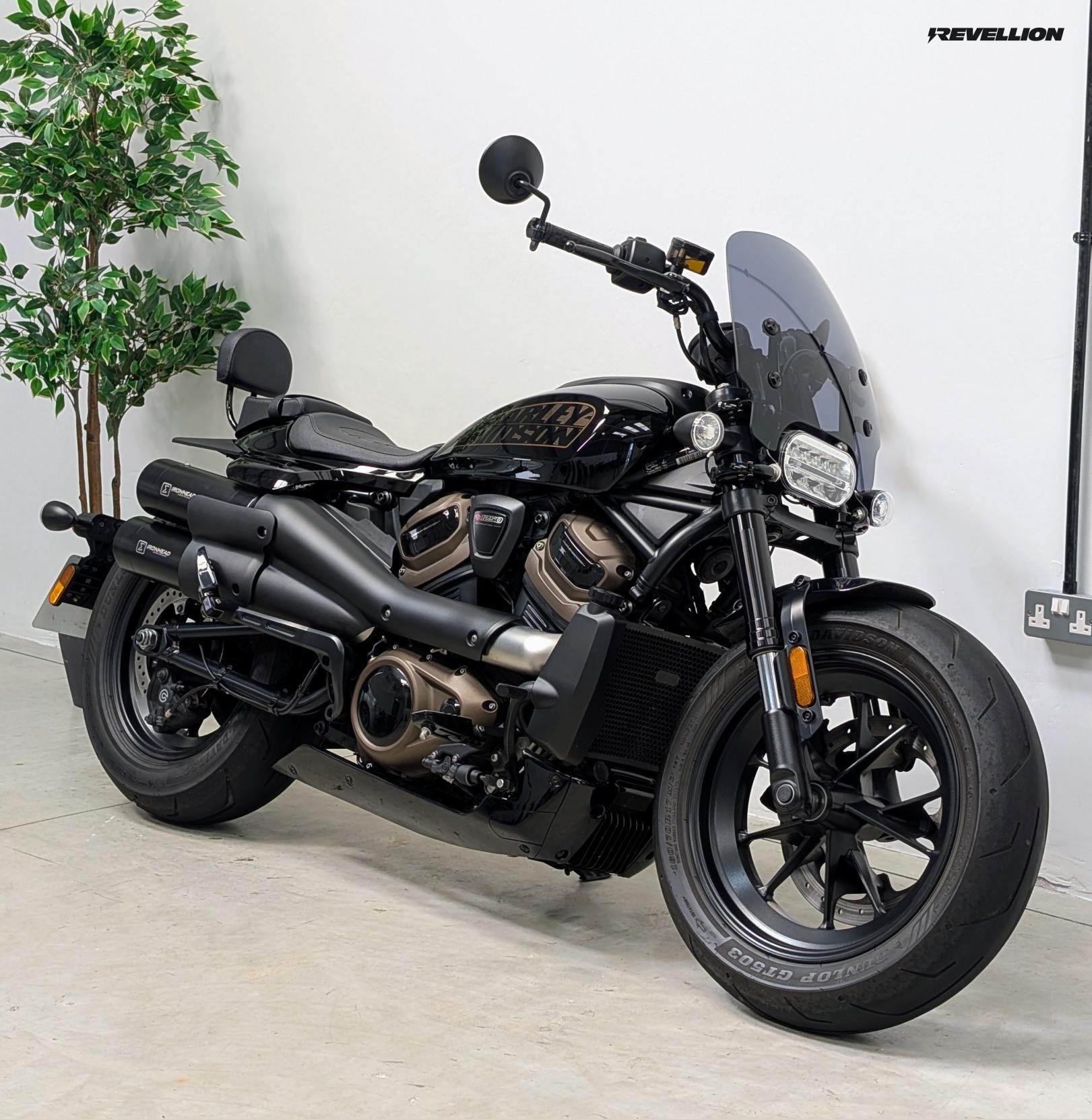 Harley-Davidson Sportster 1250 Sportster S Custom Cruiser Petrol Manual Euro 5 (122 ps)