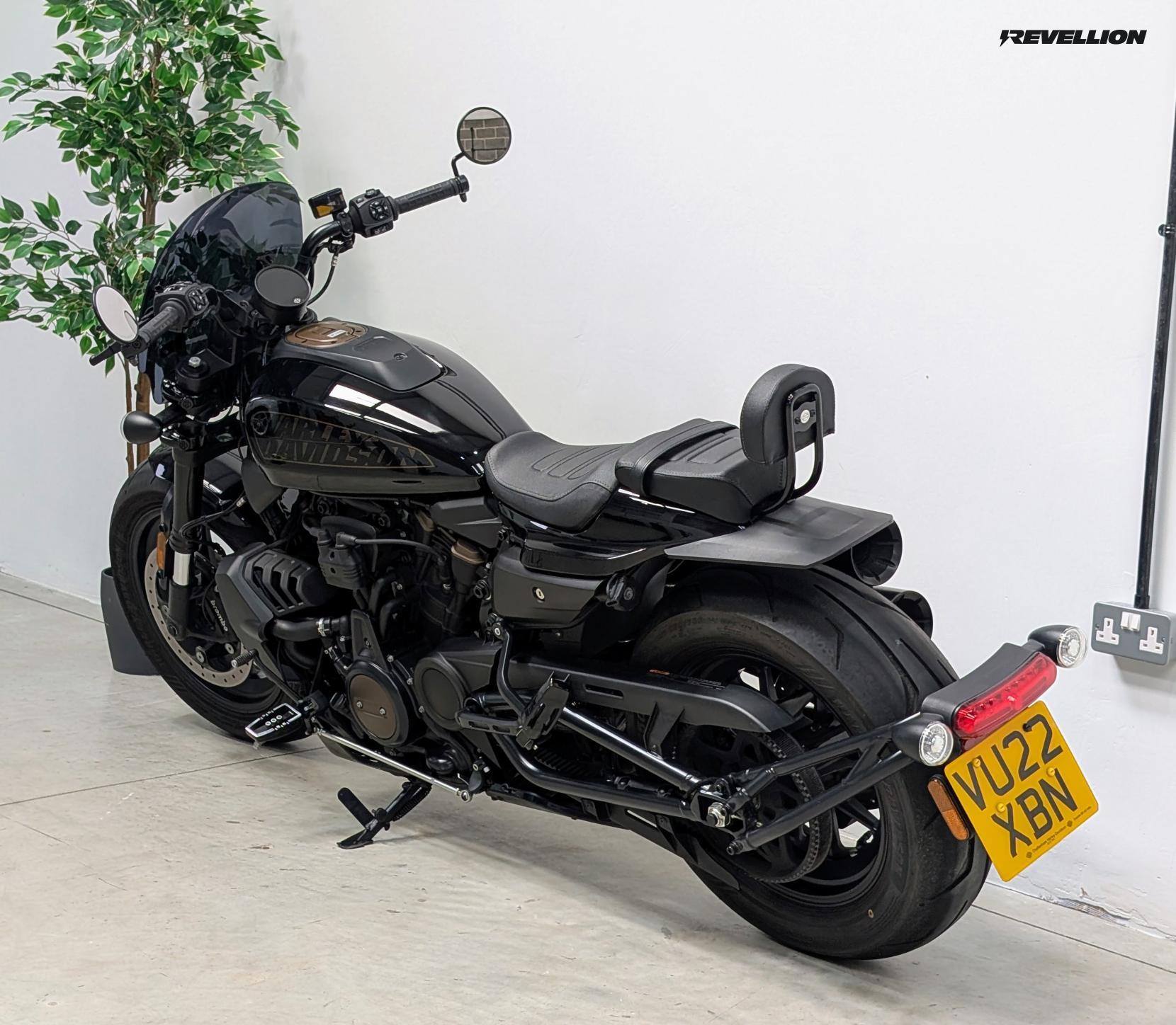 Harley-Davidson Sportster 1250 Sportster S Custom Cruiser Petrol Manual Euro 5 (122 ps)