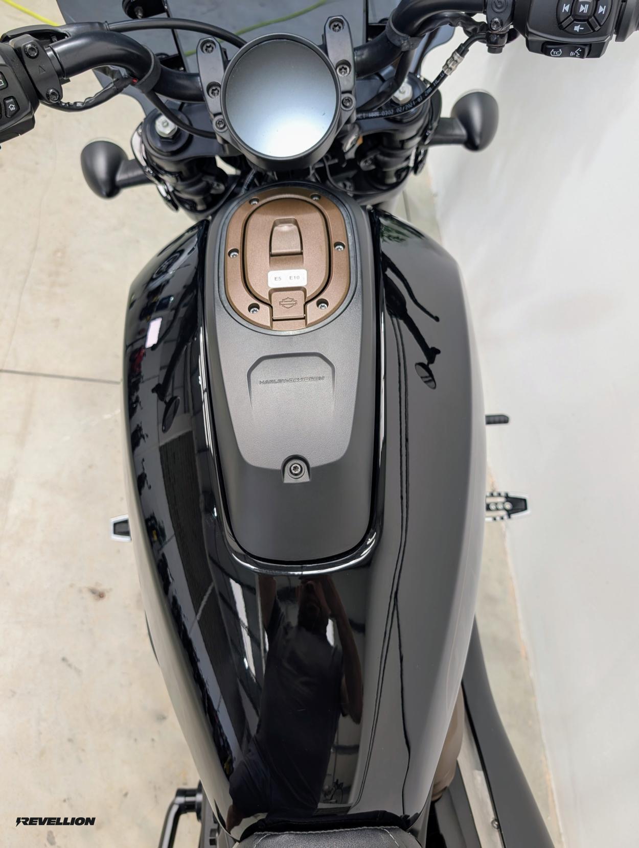 Harley-Davidson Sportster 1250 Sportster S Custom Cruiser Petrol Manual Euro 5 (122 ps)