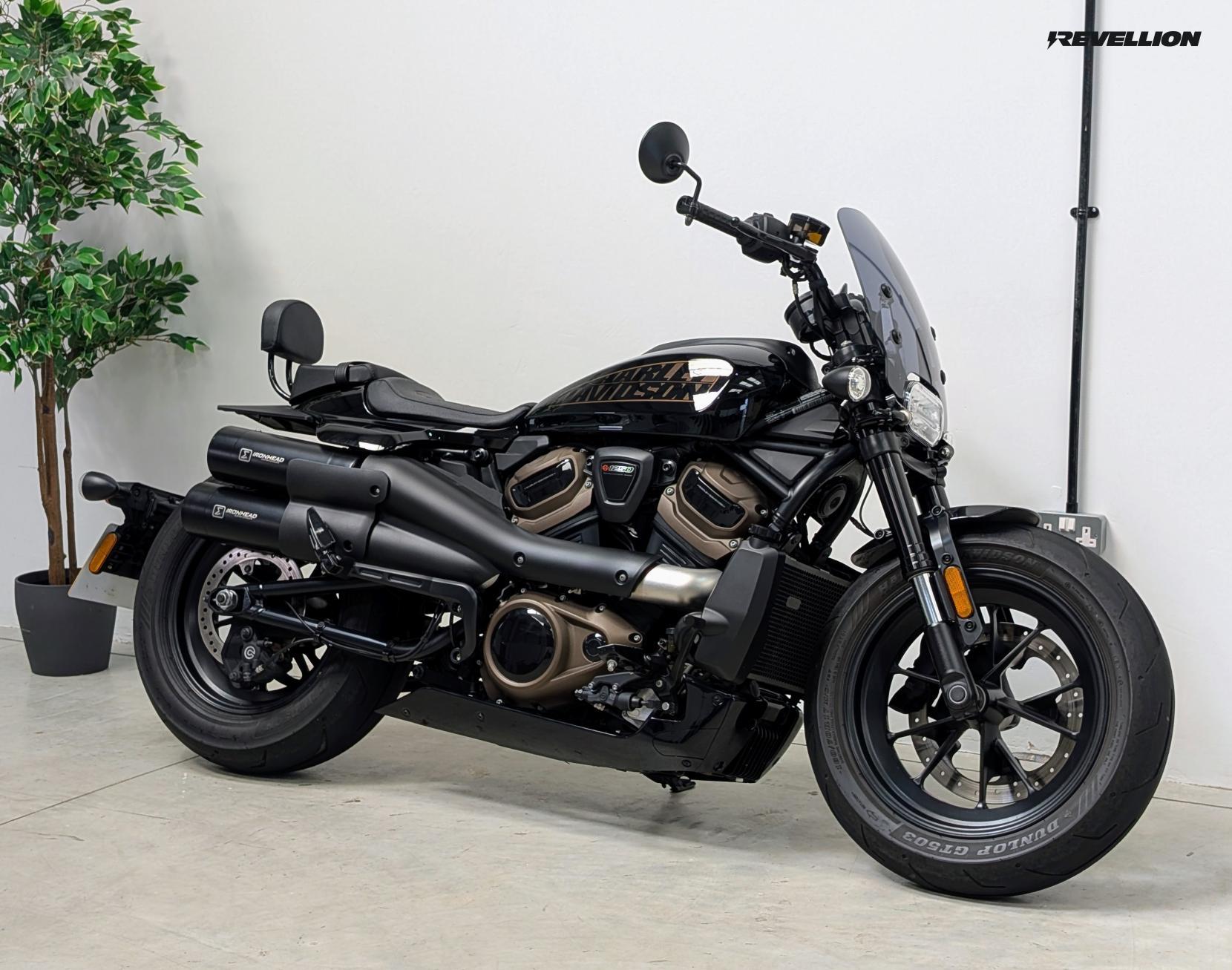 Harley-Davidson Sportster 1250 Sportster S Custom Cruiser Petrol Manual Euro 5 (122 ps)
