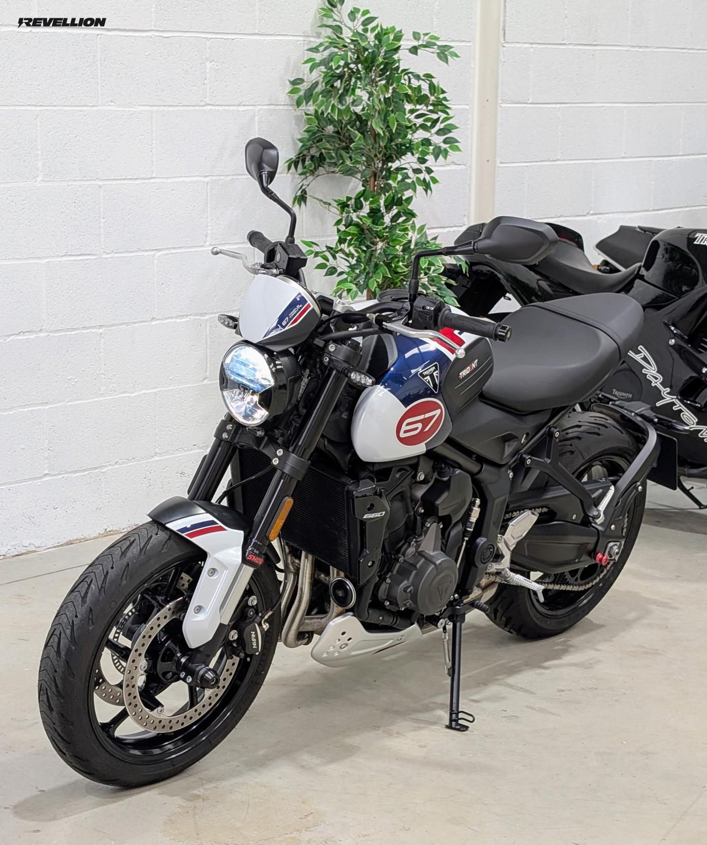 Triumph Trident 660 660 Triple Tribute Edition Roadster/Retro Petrol Manual X-Ring Euro 5 (82 ps)