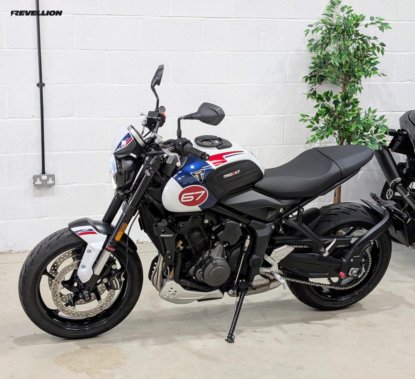Triumph Trident 660 660 Triple Tribute Edition Roadster/Retro Petrol Manual X-Ring Euro 5 (82 ps)