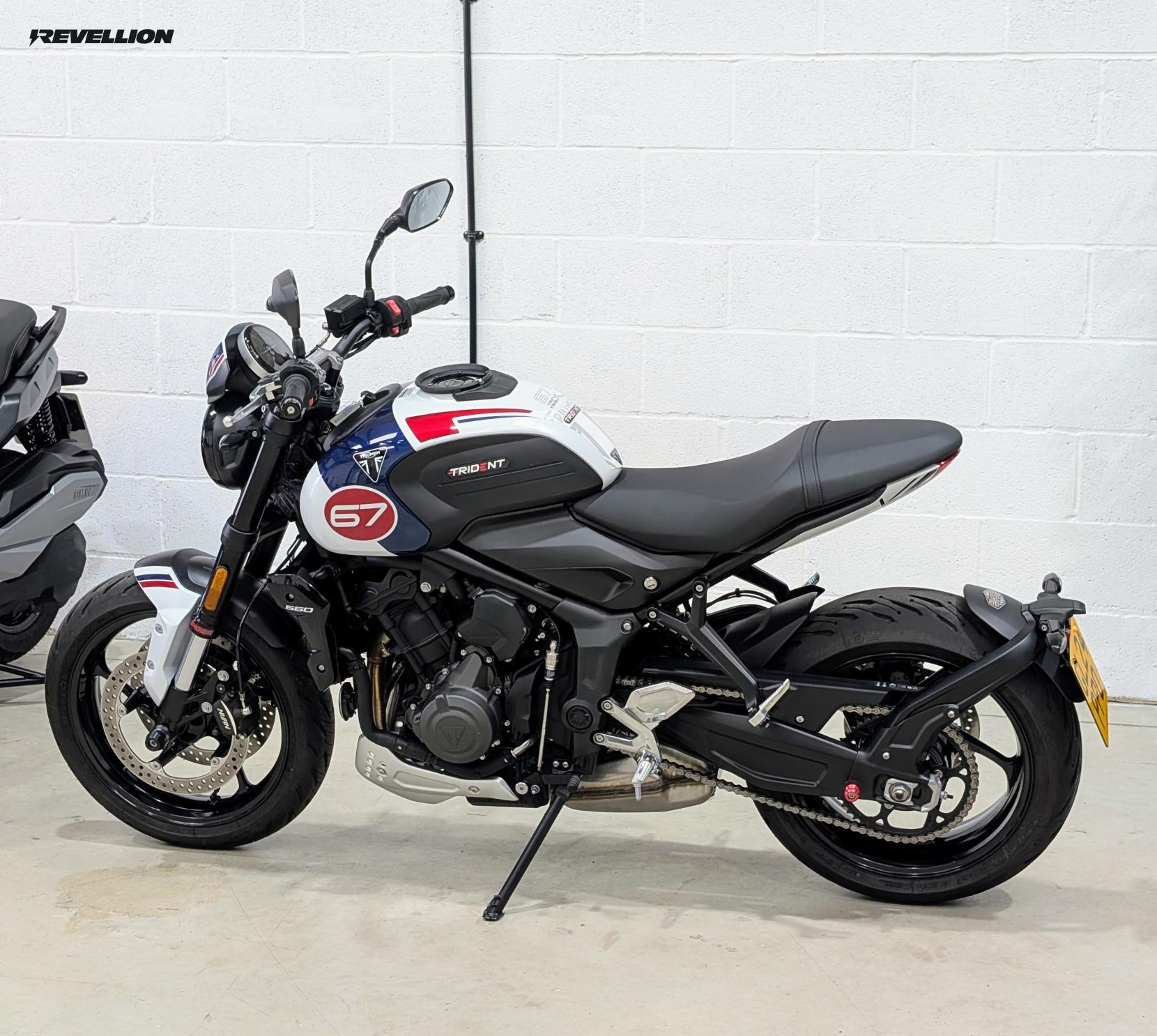 Triumph Trident 660 660 Triple Tribute Edition Roadster/Retro Petrol Manual X-Ring Euro 5 (82 ps)