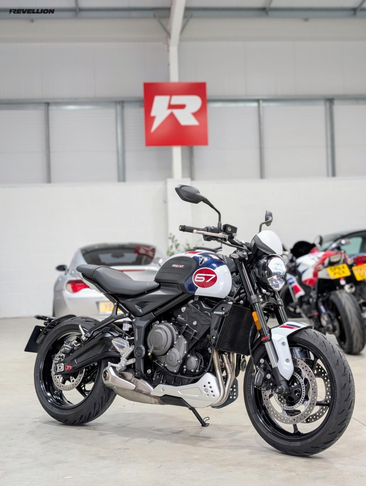 Triumph Trident 660 660 Triple Tribute Edition Roadster/Retro Petrol Manual X-Ring Euro 5 (82 ps)