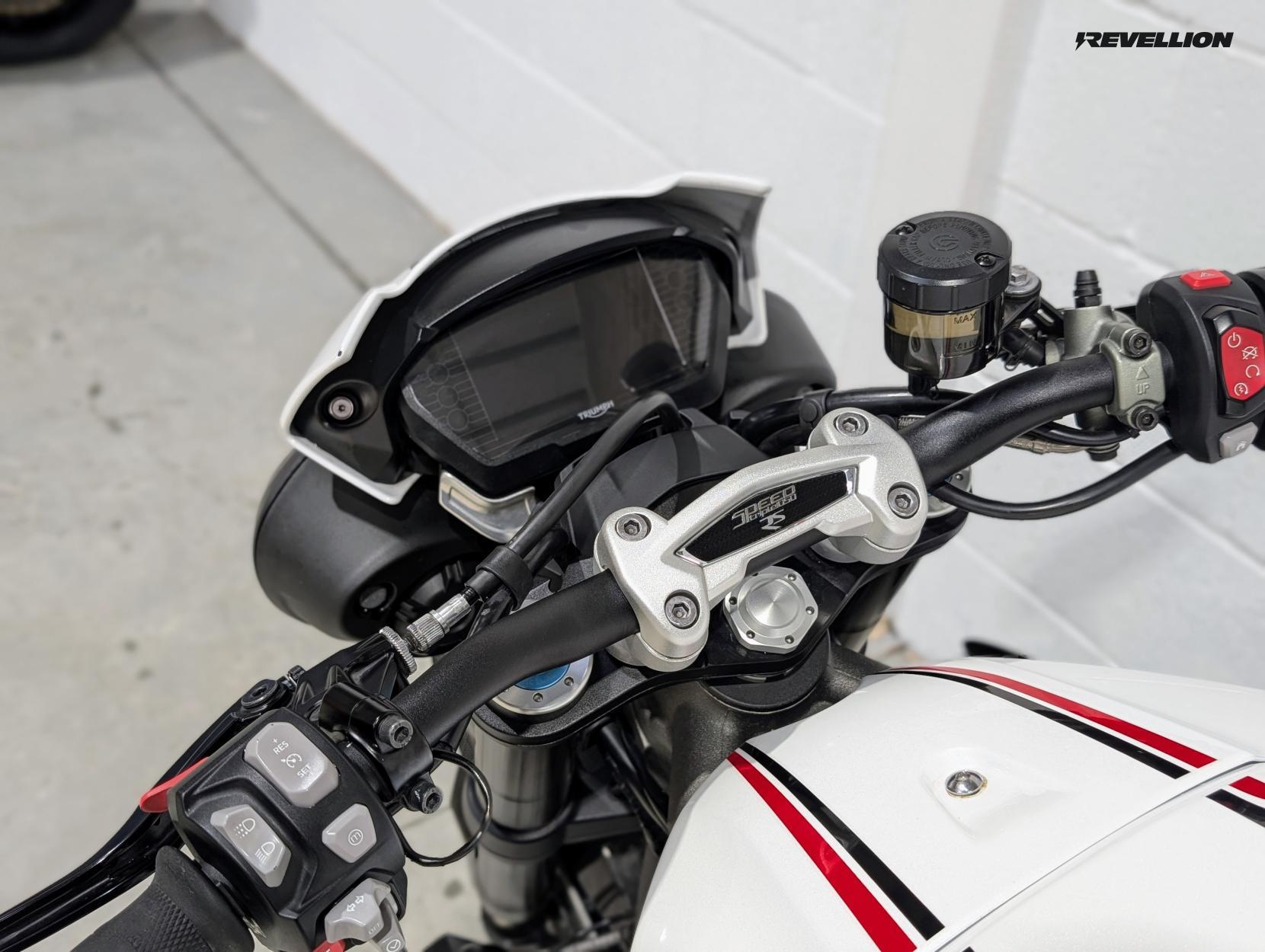 Triumph Speed Triple 1050 1050 RS Naked Petrol Manual Euro 4 (150 ps)