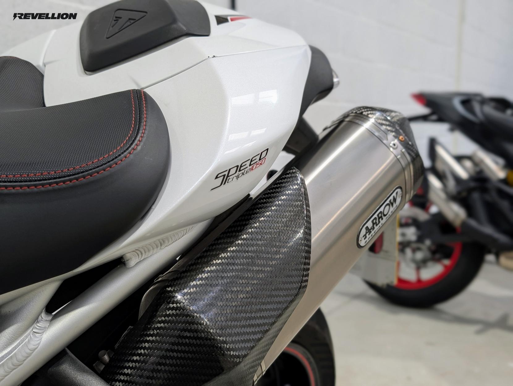 Triumph Speed Triple 1050 1050 RS Naked Petrol Manual Euro 4 (150 ps)