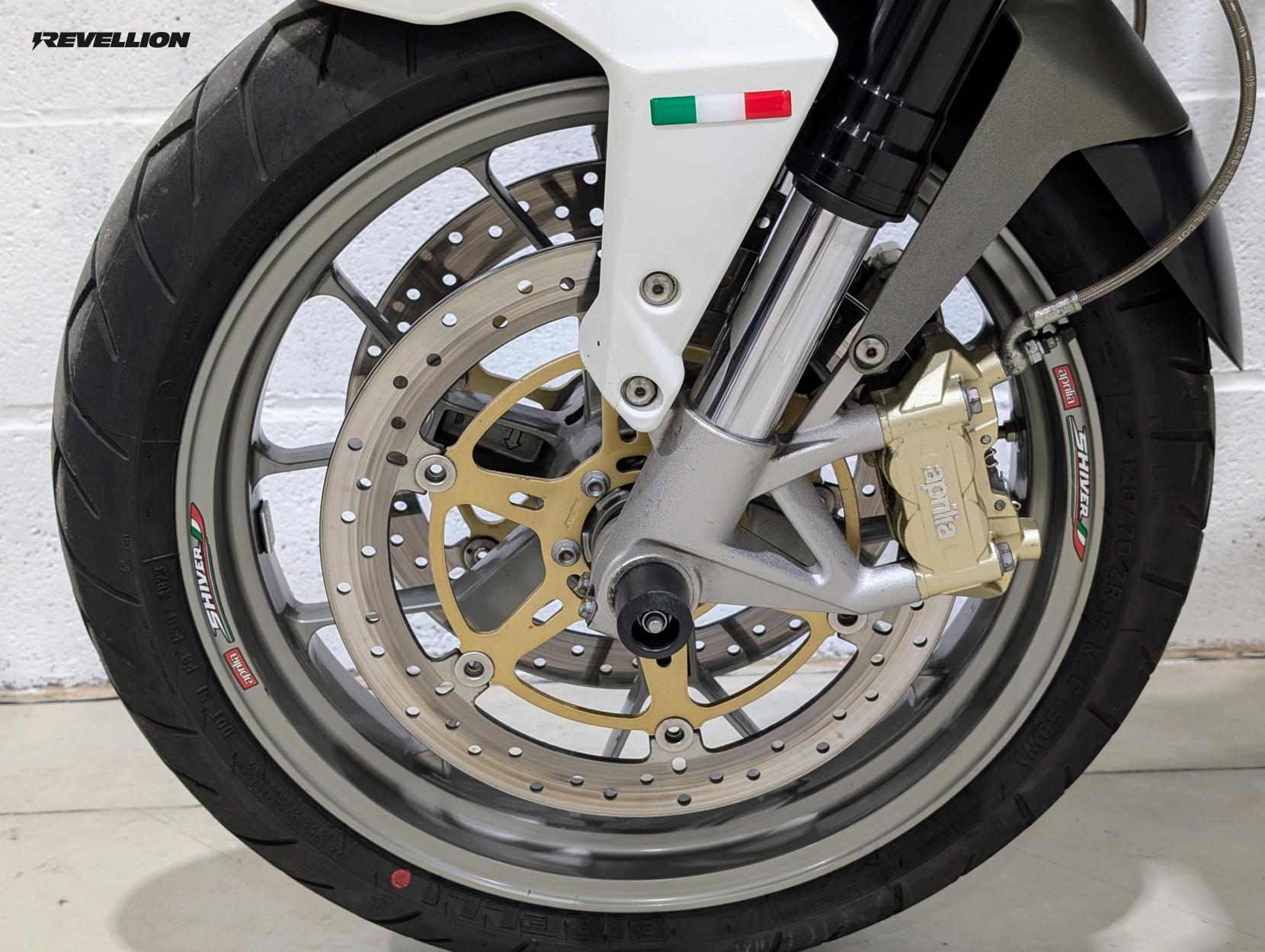 Aprilia Shiver 750 17 SL Naked Petrol Manual (93 ps)