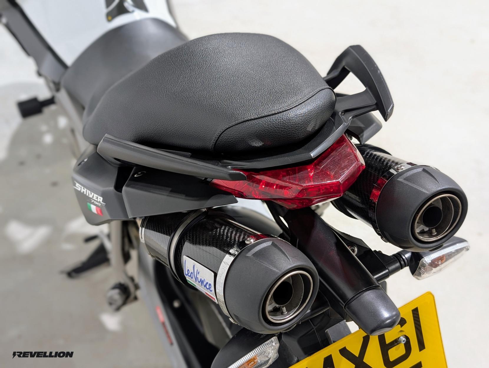 Aprilia Shiver 750 17 SL Naked Petrol Manual (93 ps)