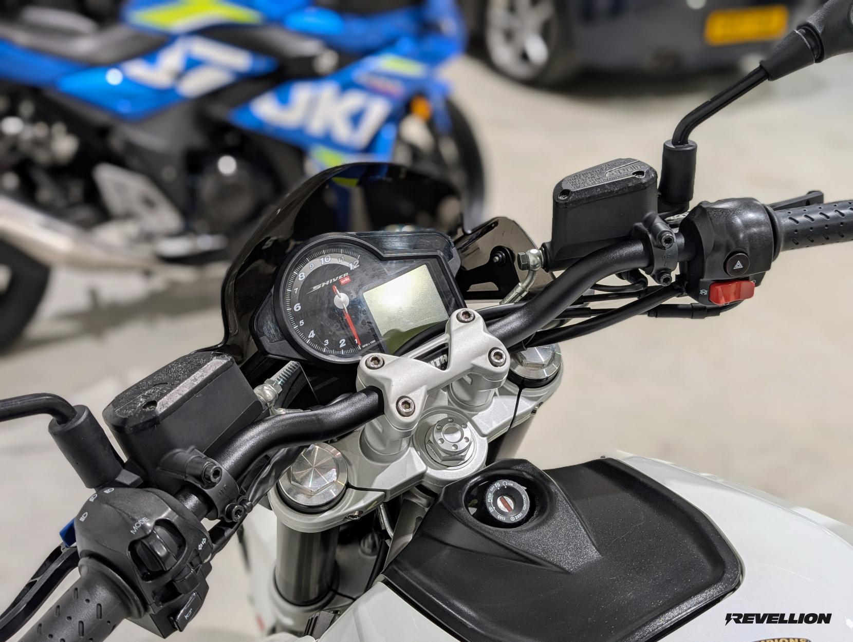 Aprilia Shiver 750 17 SL Naked Petrol Manual (93 ps)