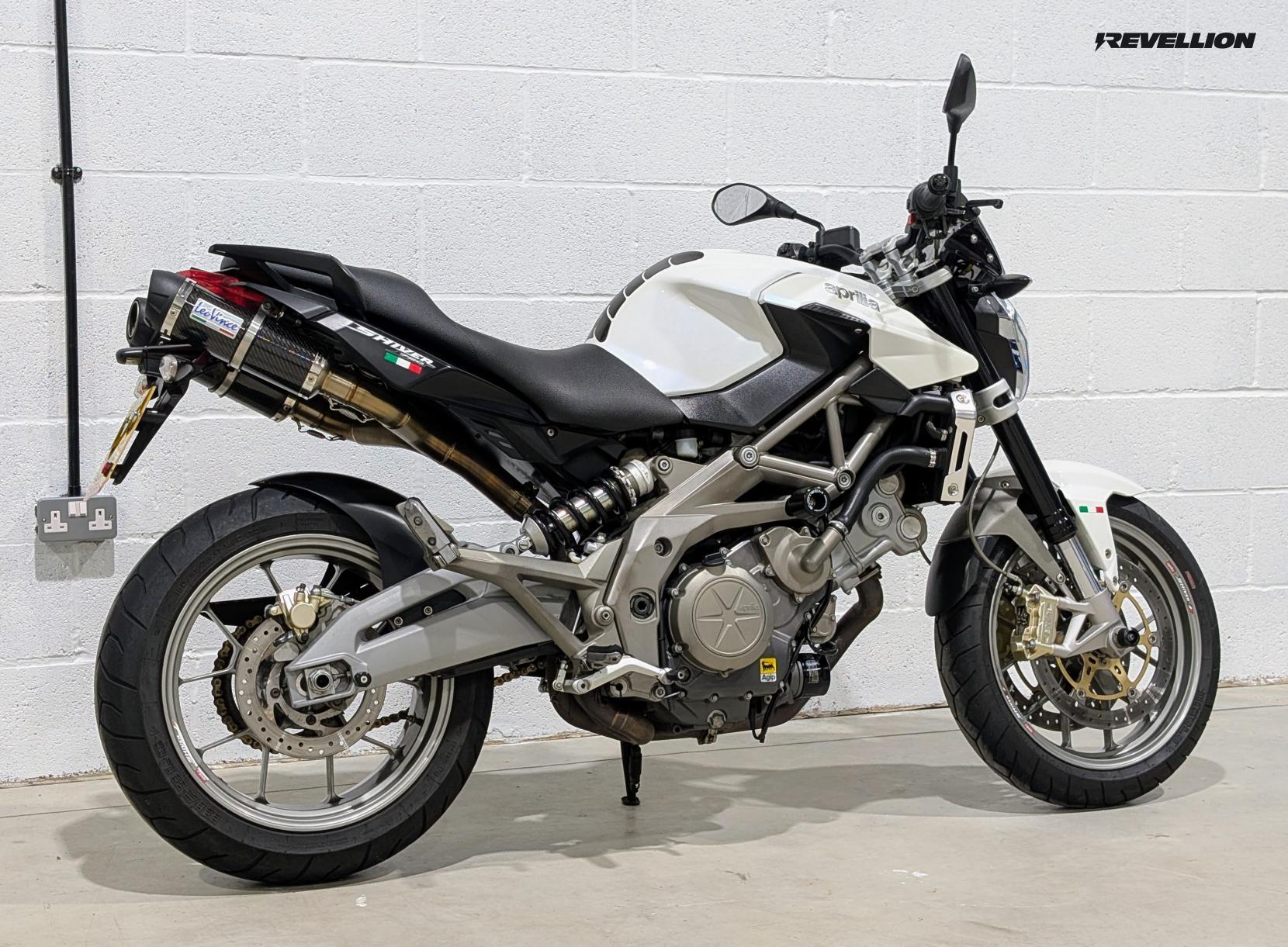 Aprilia Shiver 750 17 SL Naked Petrol Manual (93 ps)
