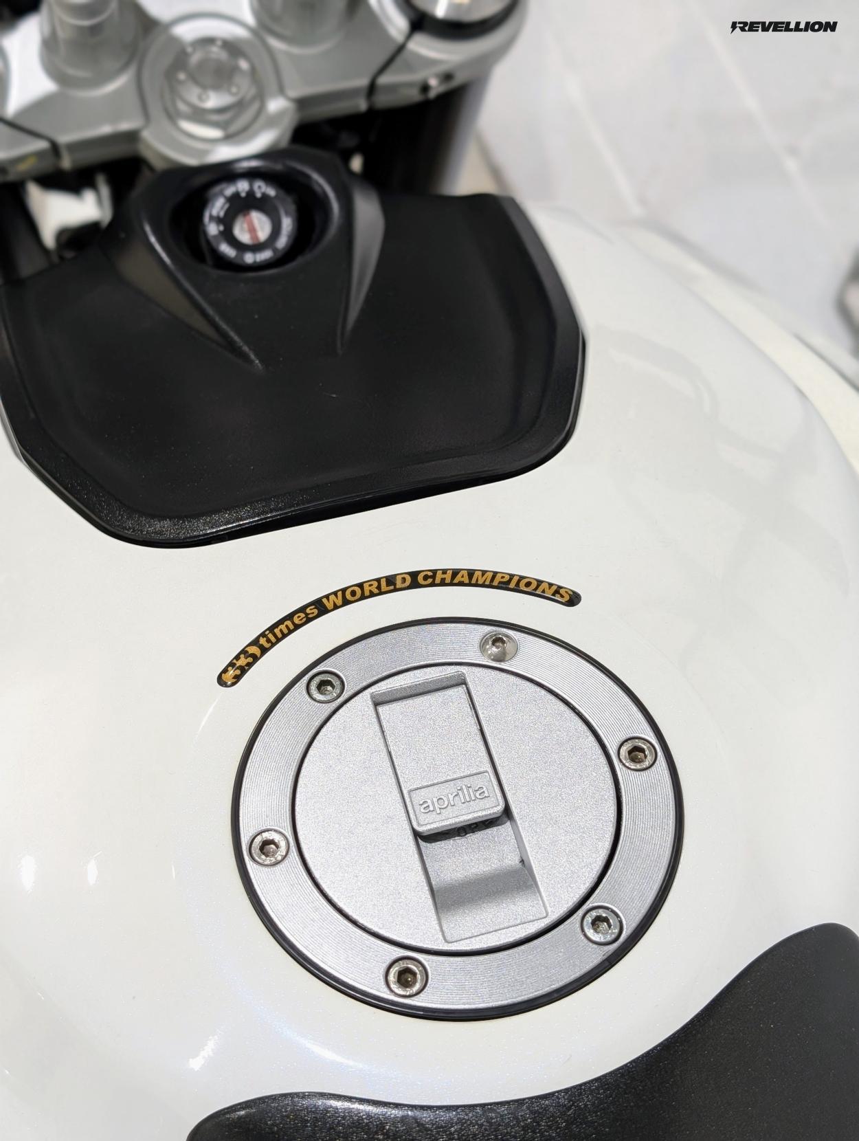 Aprilia Shiver 750 17 SL Naked Petrol Manual (93 ps)