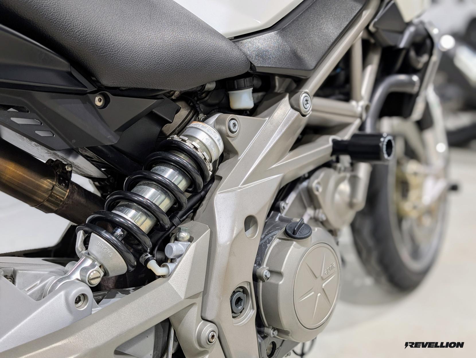 Aprilia Shiver 750 17 SL Naked Petrol Manual (93 ps)
