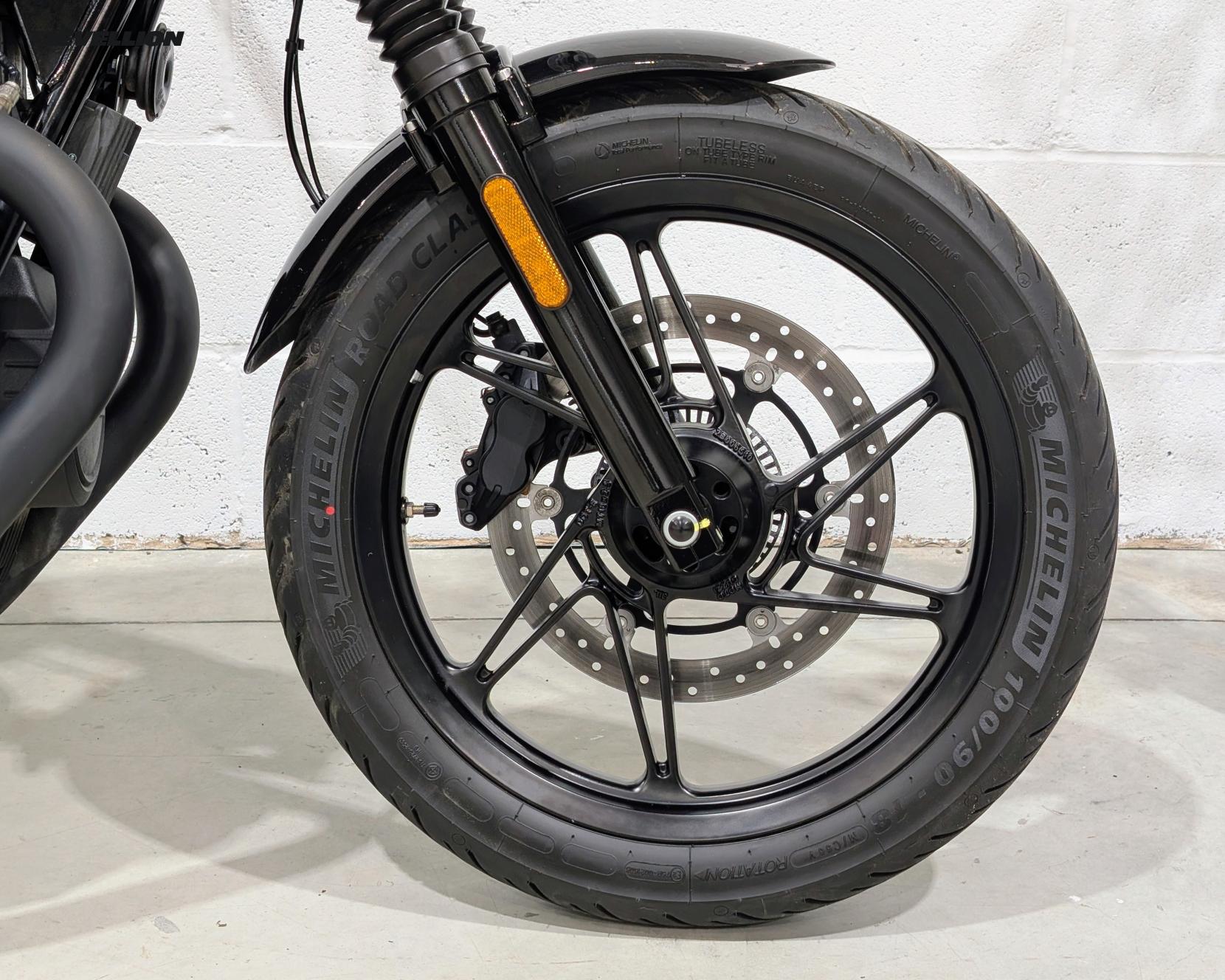 Moto Guzzi V7 853 Stone Special Edition Roadster/Retro Petrol Manual Euro 5 (66 ps)