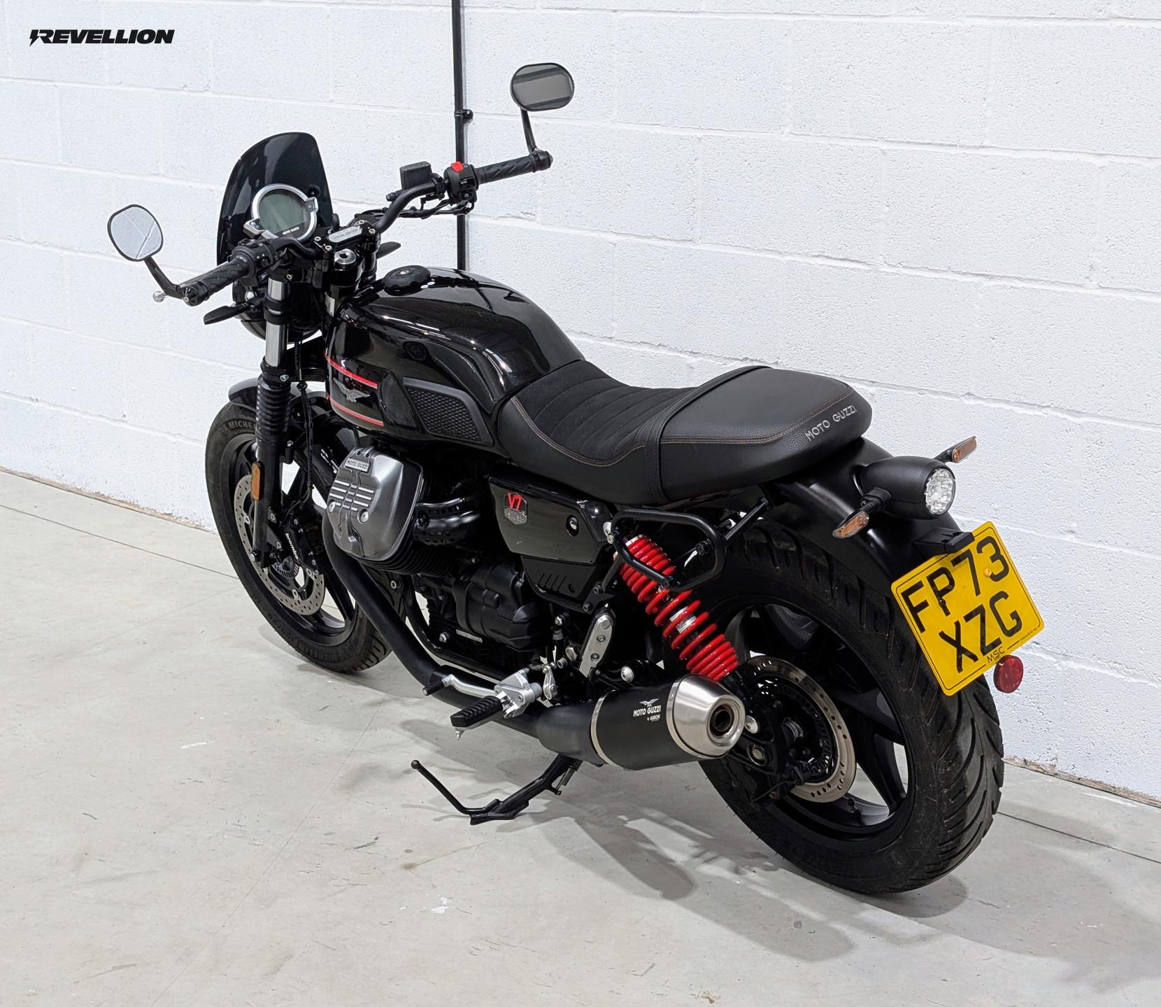 Moto Guzzi V7 853 Stone Special Edition Roadster/Retro Petrol Manual Euro 5 (66 ps)