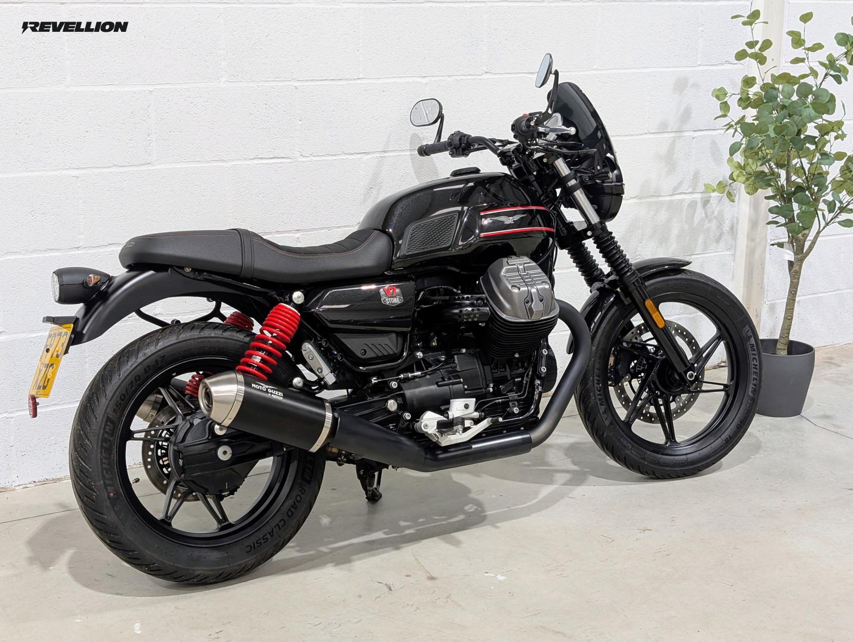 Moto Guzzi V7 853 Stone Special Edition Roadster/Retro Petrol Manual Euro 5 (66 ps)