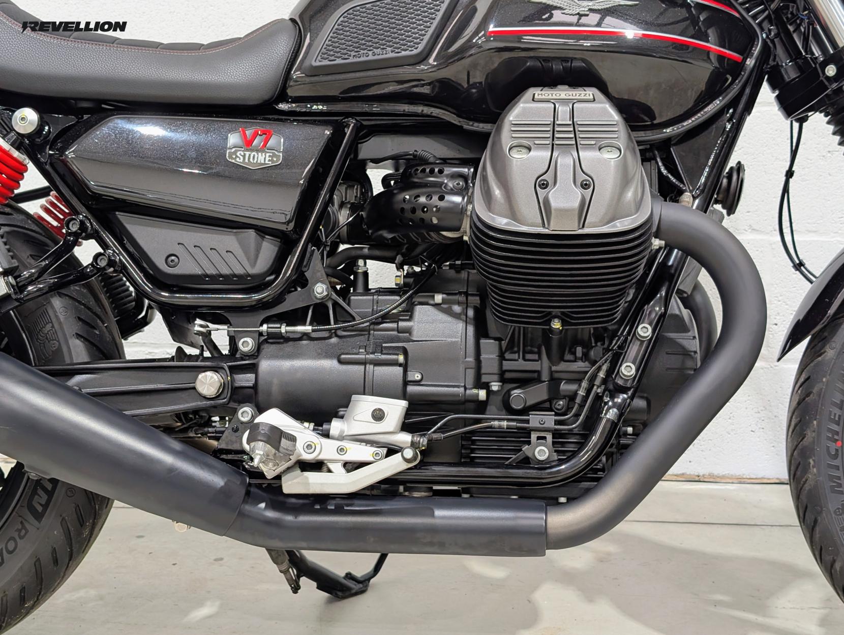 Moto Guzzi V7 853 Stone Special Edition Roadster/Retro Petrol Manual Euro 5 (66 ps)