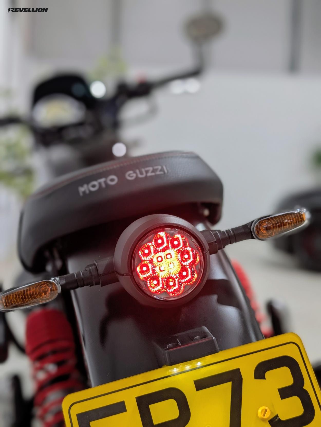 Moto Guzzi V7 853 Stone Special Edition Roadster/Retro Petrol Manual Euro 5 (66 ps)