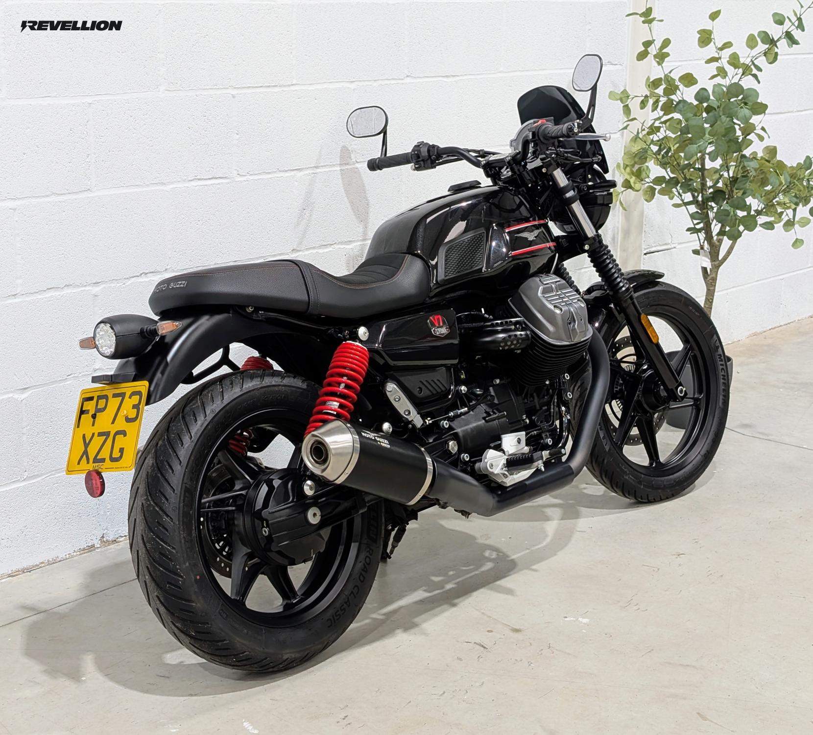 Moto Guzzi V7 853 Stone Special Edition Roadster/Retro Petrol Manual Euro 5 (66 ps)
