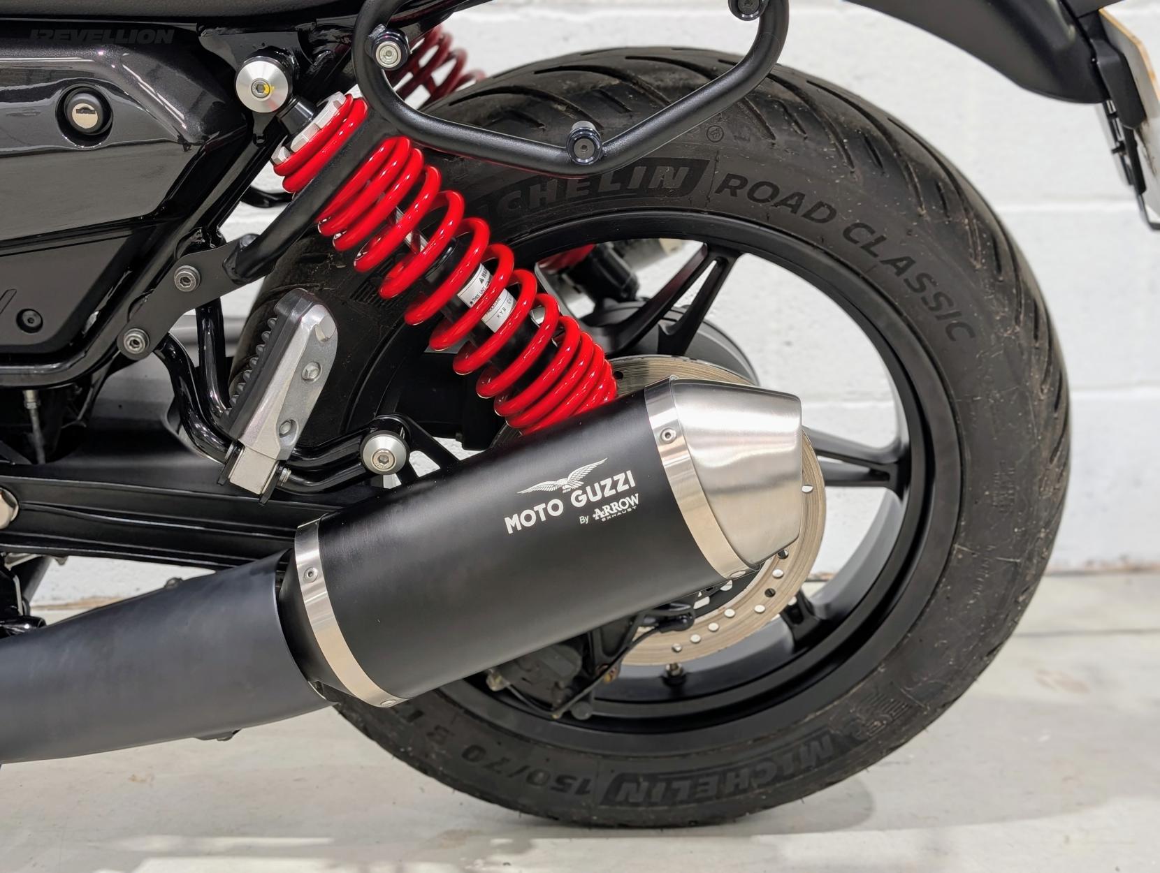 Moto Guzzi V7 853 Stone Special Edition Roadster/Retro Petrol Manual Euro 5 (66 ps)