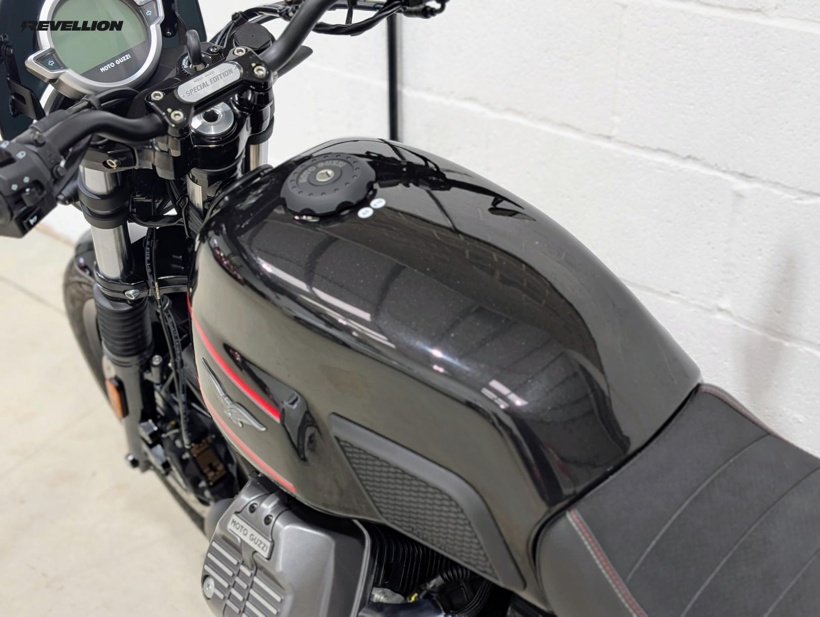 Moto Guzzi V7 853 Stone Special Edition Roadster/Retro Petrol Manual Euro 5 (66 ps)