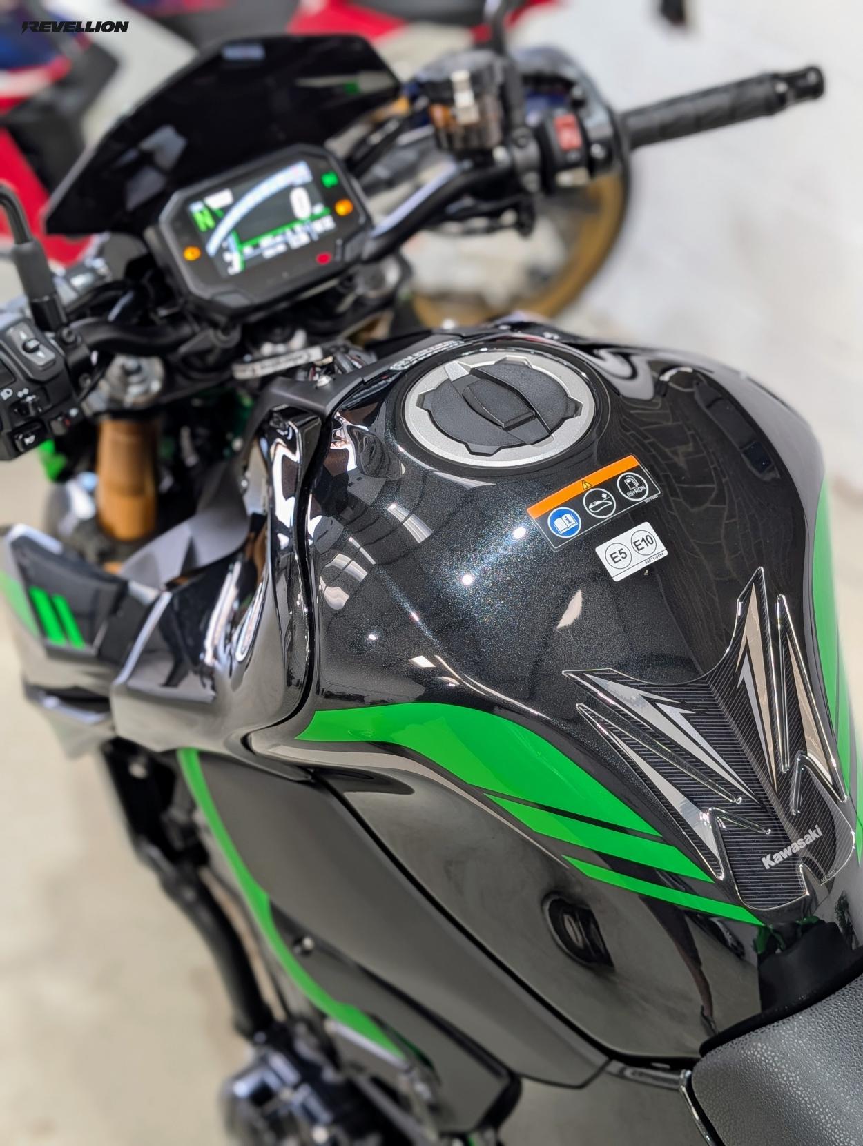 Kawasaki Z900 900 SE Supernaked Petrol Manual Euro 5 (125 ps)