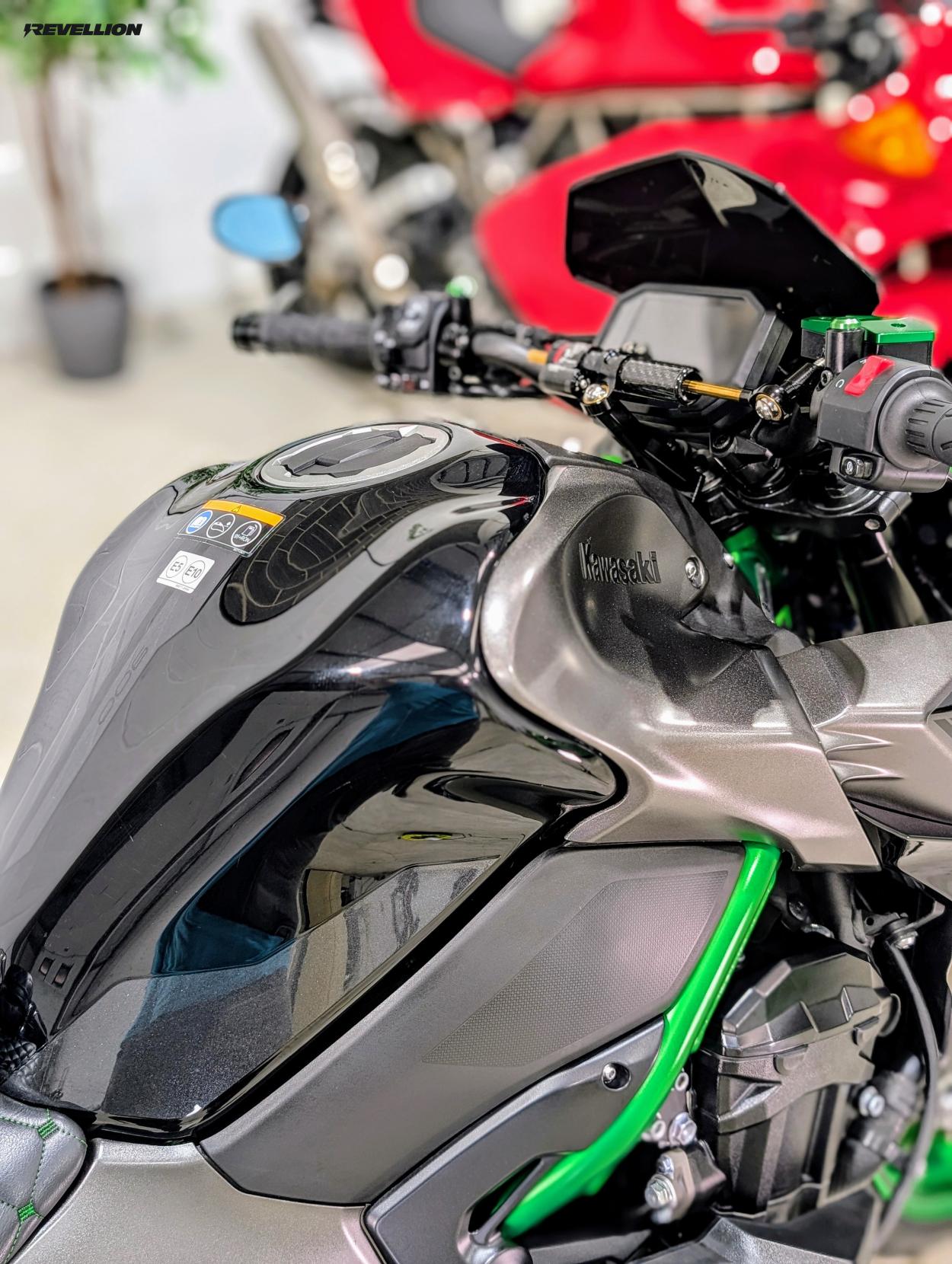 Kawasaki Z900 900 Supernaked Petrol Manual Euro 5 (125 ps)