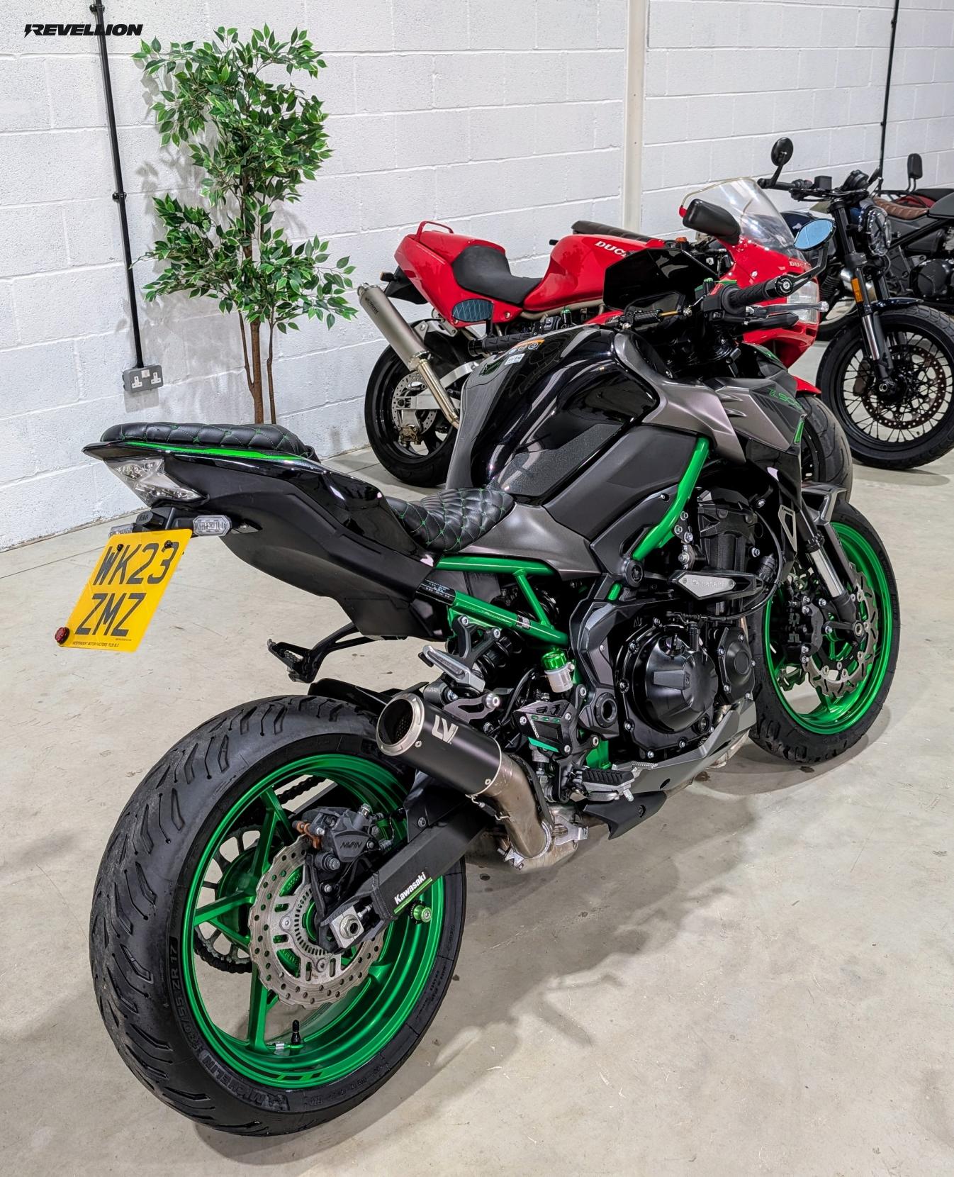 Kawasaki Z900 900 Supernaked Petrol Manual Euro 5 (125 ps)