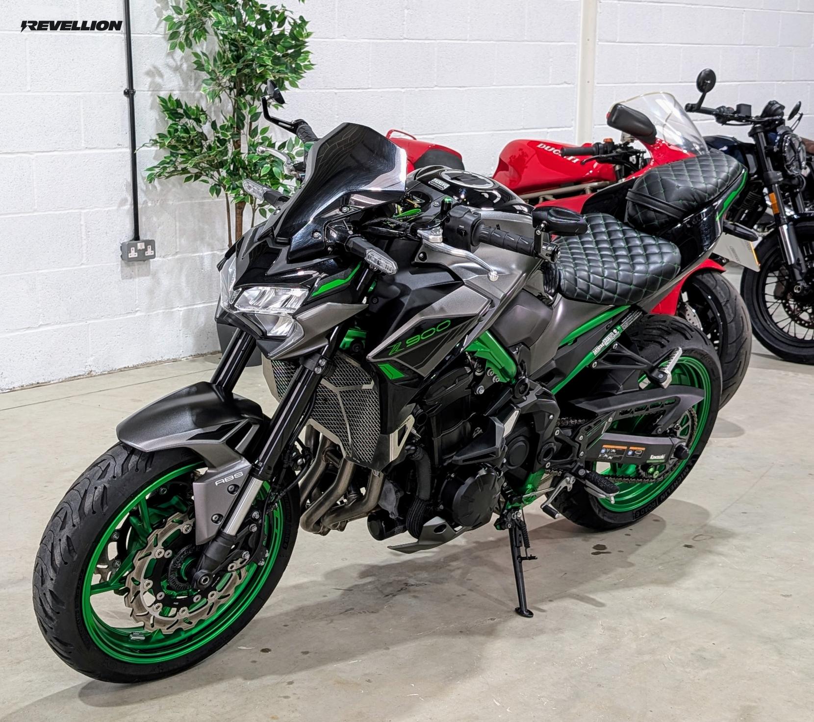 Kawasaki Z900 900 Supernaked Petrol Manual Euro 5 (125 ps)