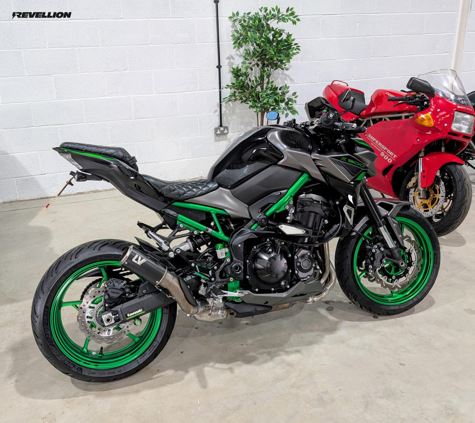 Kawasaki Z900 900 Supernaked Petrol Manual Euro 5 (125 ps)