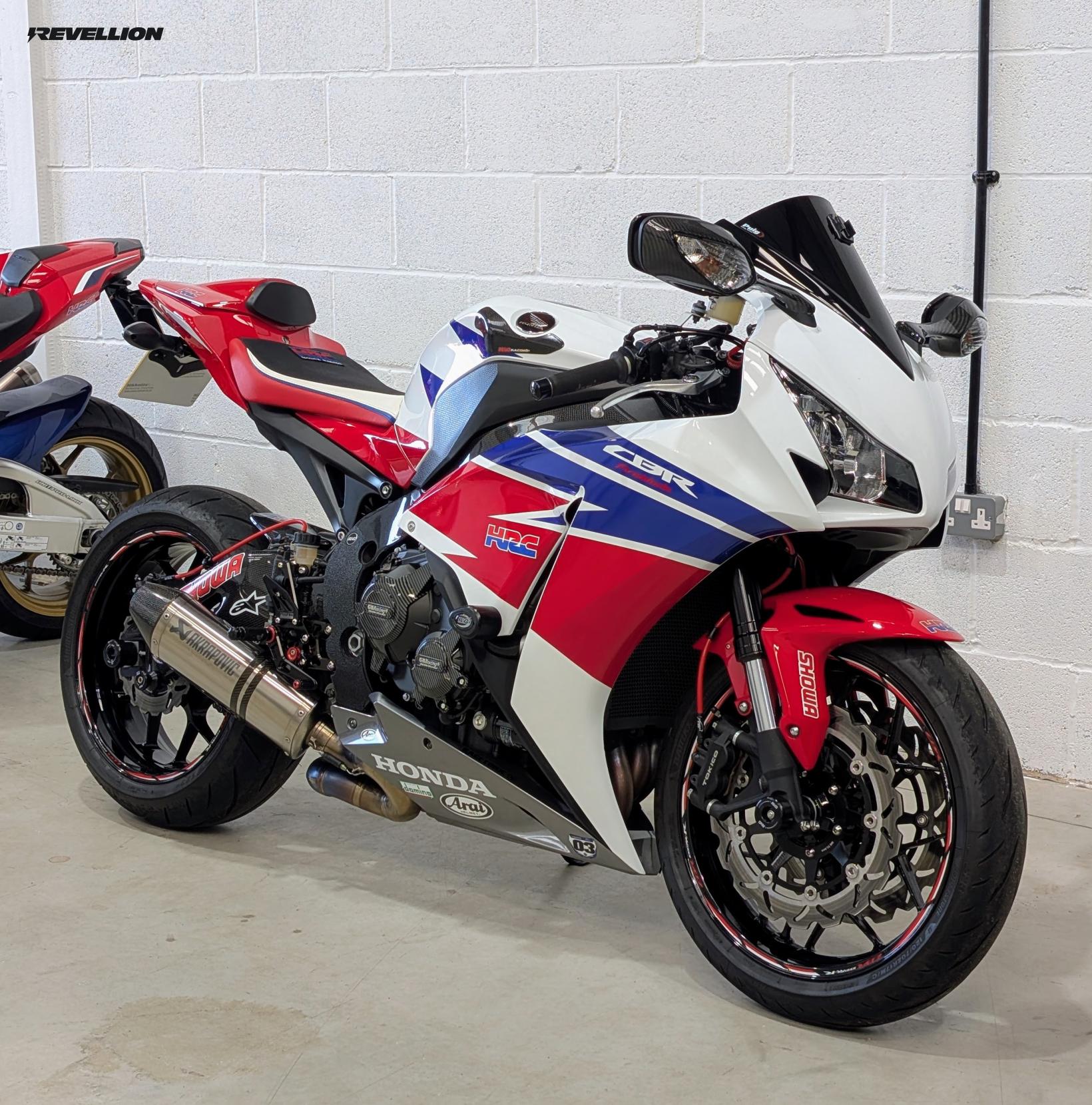 Honda CBR1000RR Fireblade 1000 Super Sports Petrol Manual (181 ps)