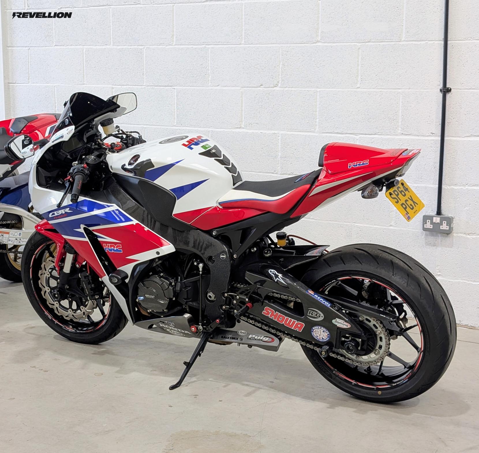 Honda CBR1000RR Fireblade 1000 Super Sports Petrol Manual (181 ps)