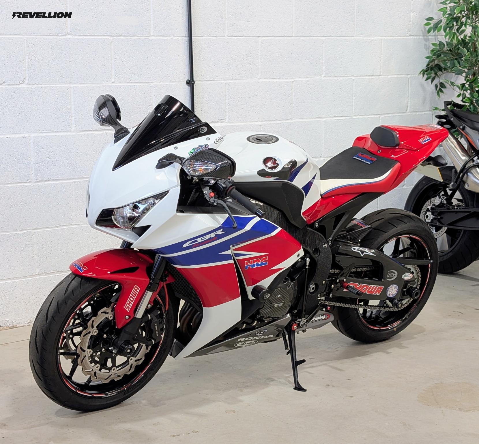 Honda CBR1000RR Fireblade 1000 Super Sports Petrol Manual (181 ps)
