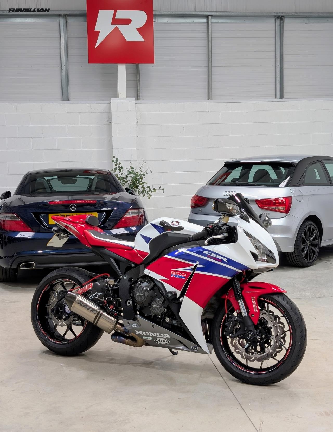 Honda CBR1000RR Fireblade 1000 Super Sports Petrol Manual (181 ps)
