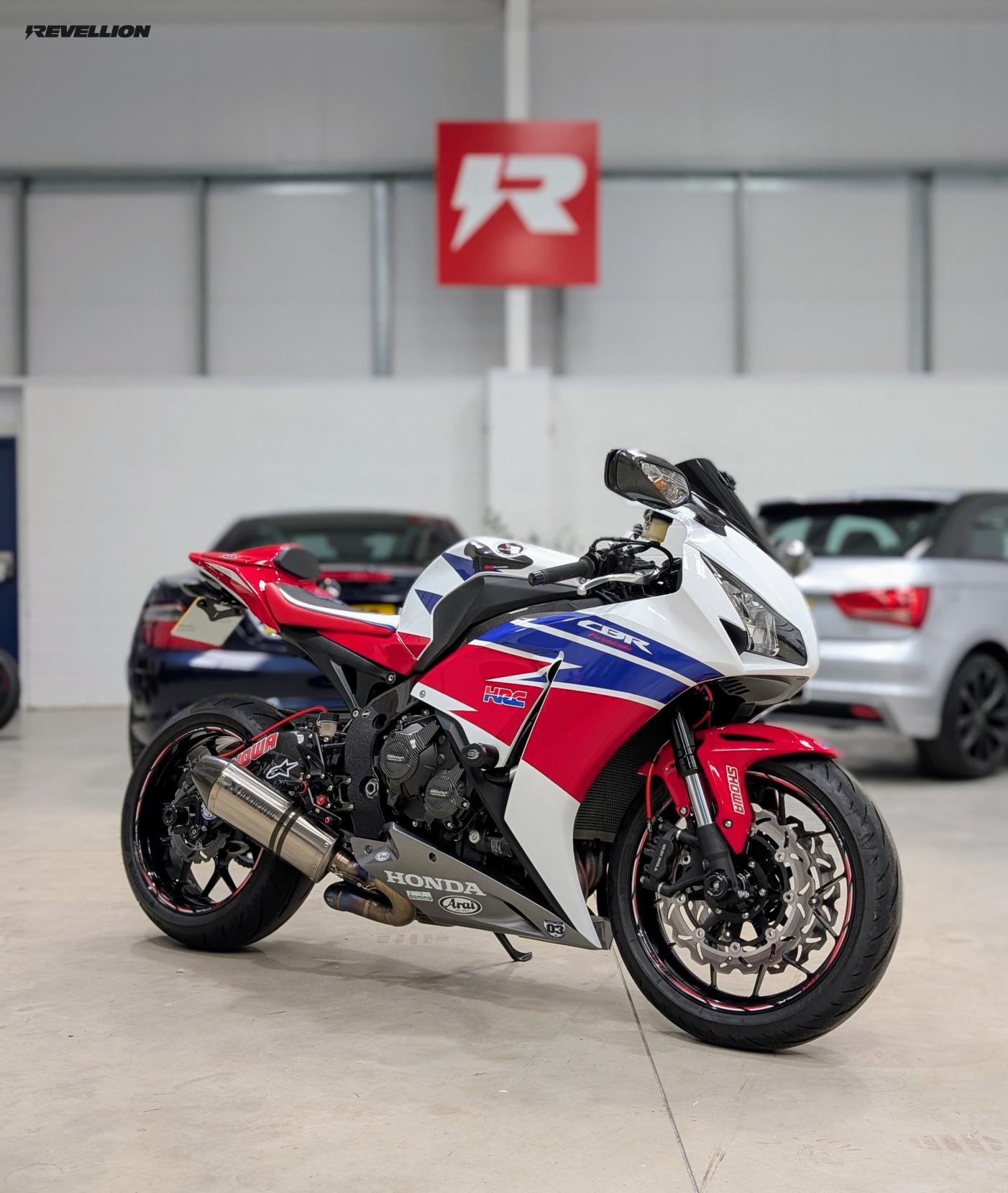 Honda CBR1000RR Fireblade 1000 Super Sports Petrol Manual (181 ps)