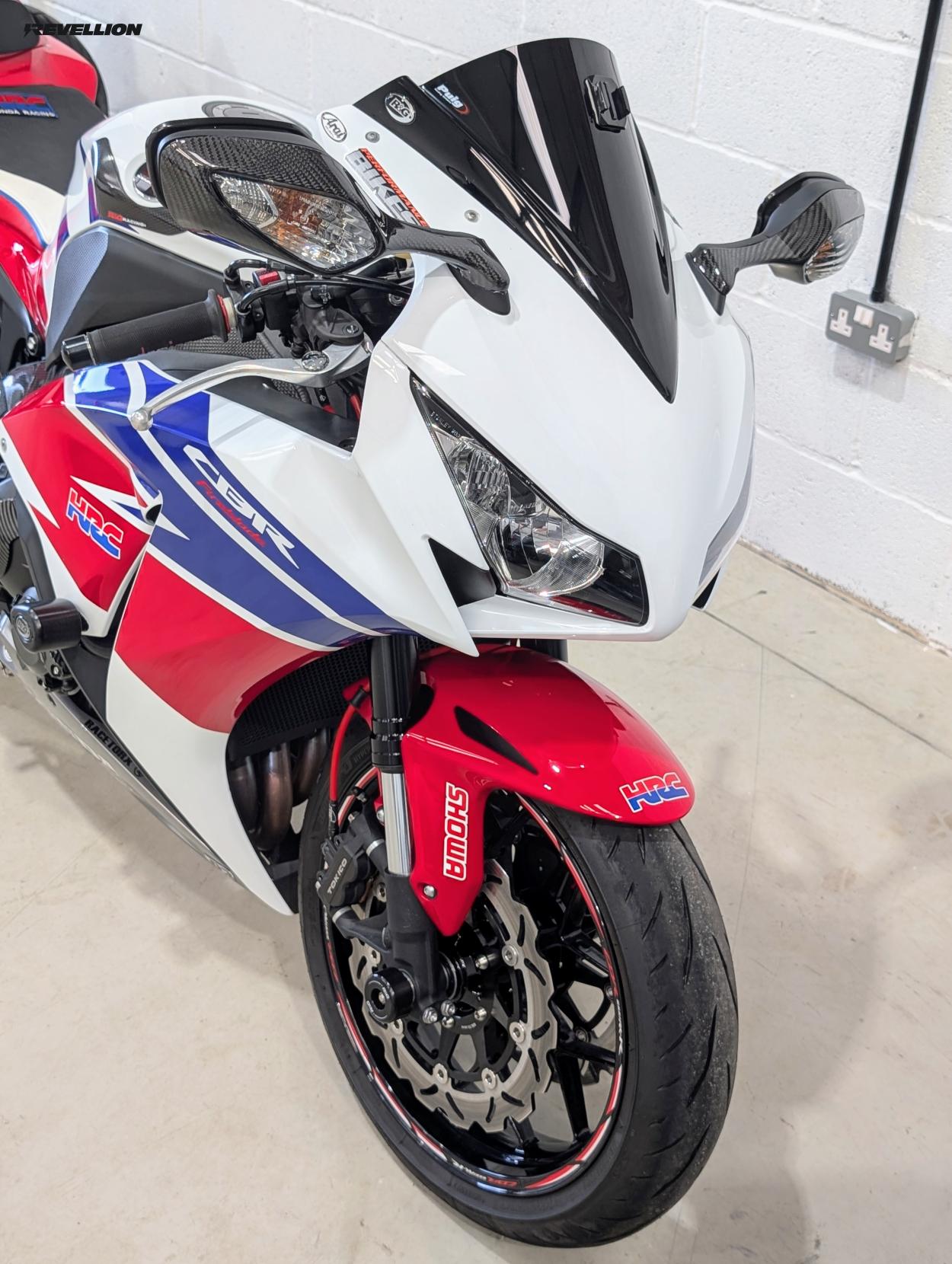 Honda CBR1000RR Fireblade 1000 Super Sports Petrol Manual (181 ps)