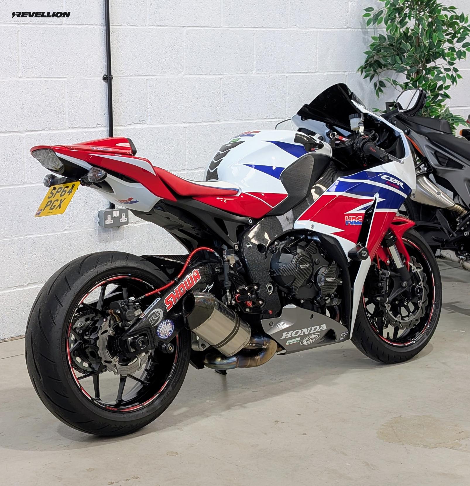Honda CBR1000RR Fireblade 1000 Super Sports Petrol Manual (181 ps)