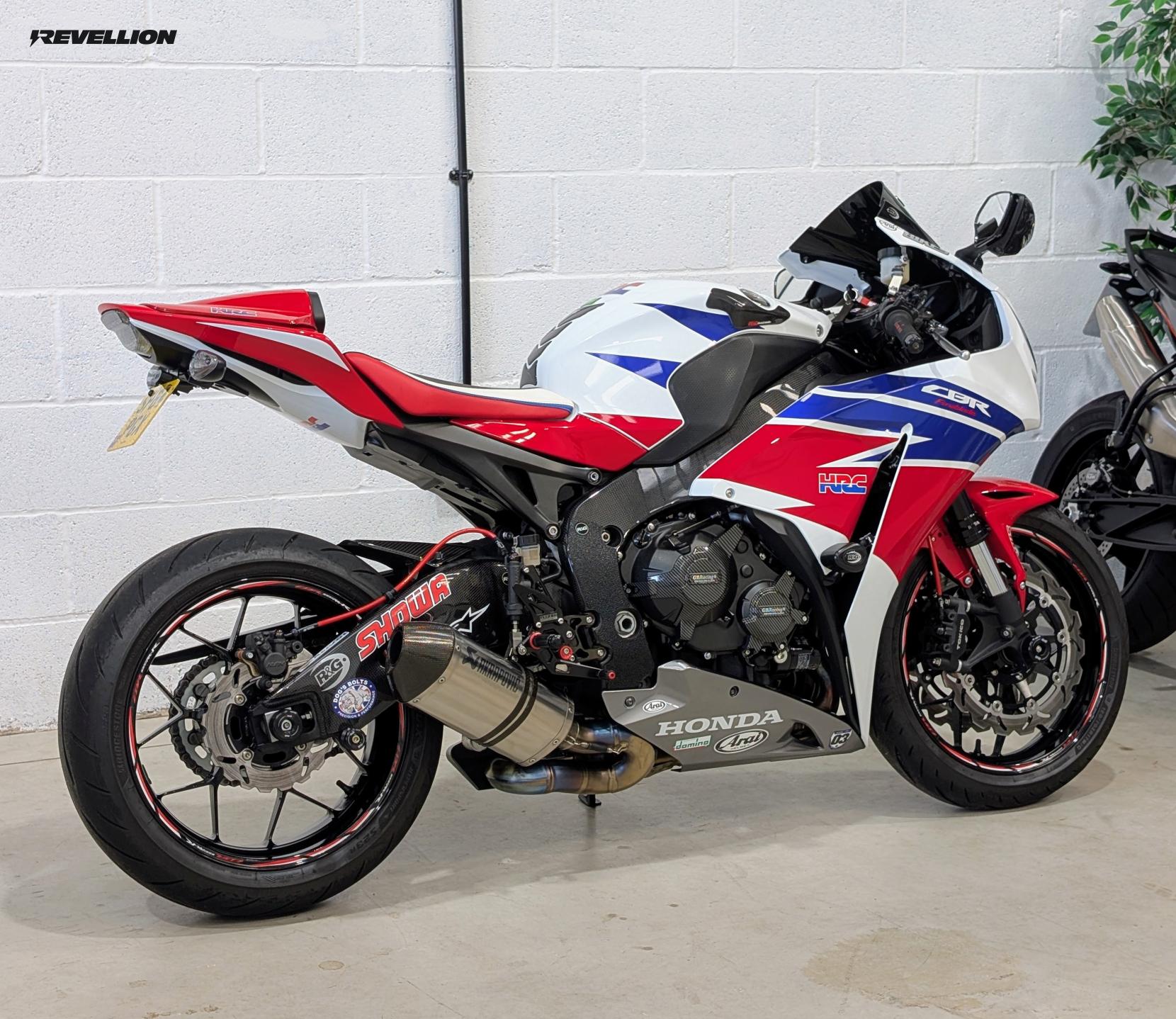 Honda CBR1000RR Fireblade 1000 Super Sports Petrol Manual (181 ps)
