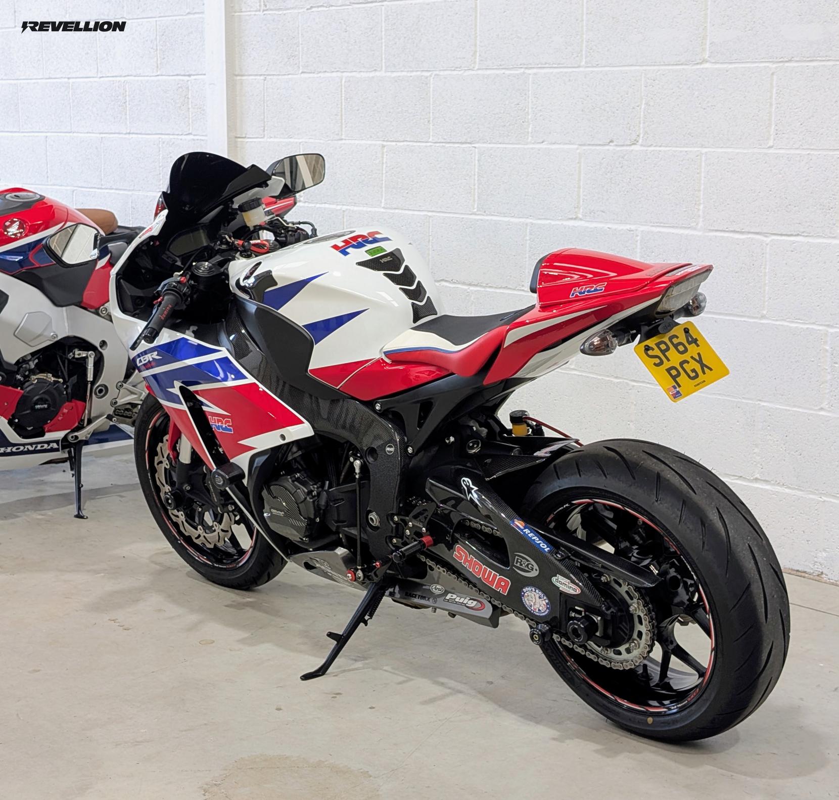 Honda CBR1000RR Fireblade 1000 Super Sports Petrol Manual (181 ps)
