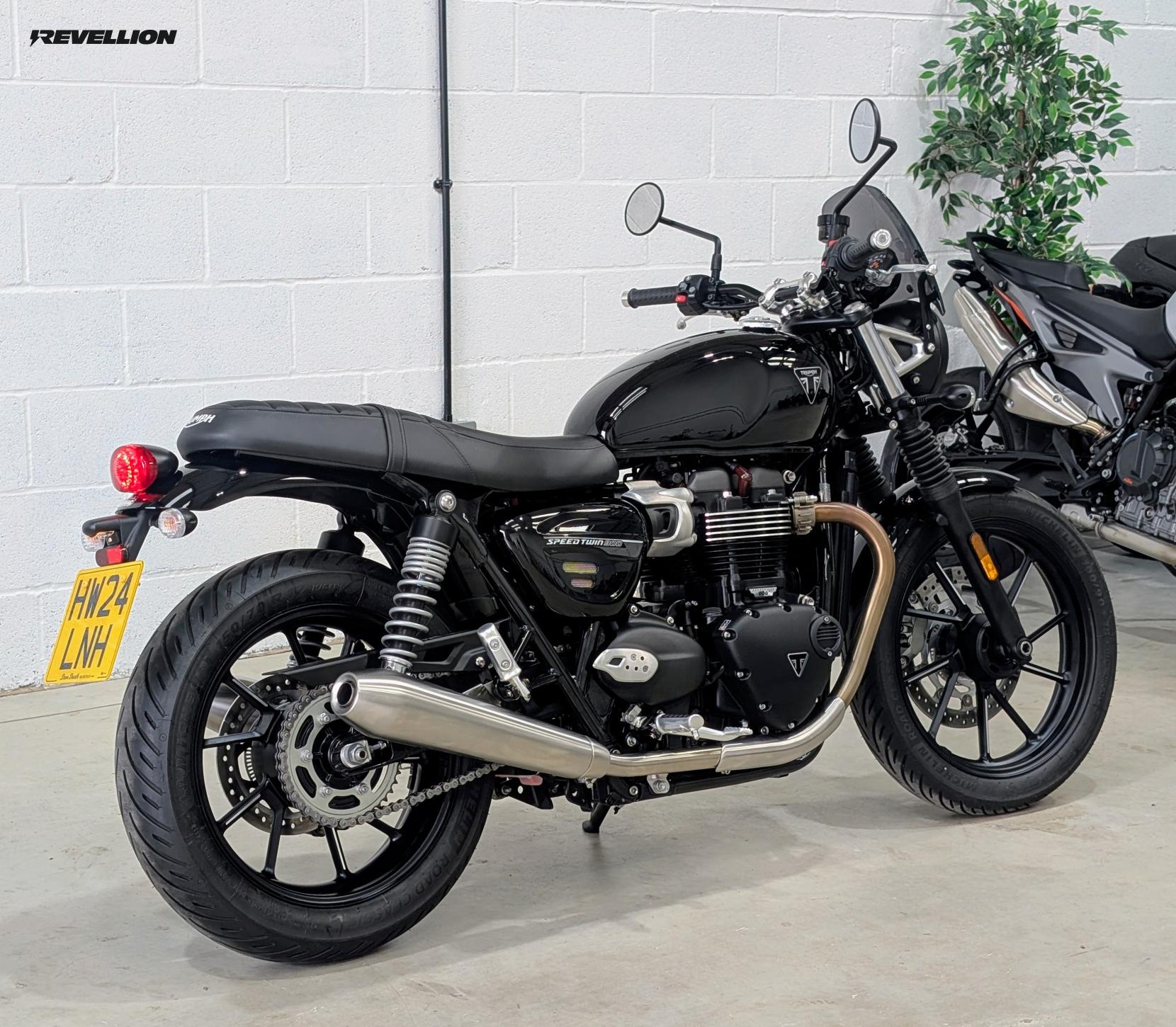 Triumph Speed Twin 900 900   Roadster/Retro Petrol   Euro 5 (65 ps)
