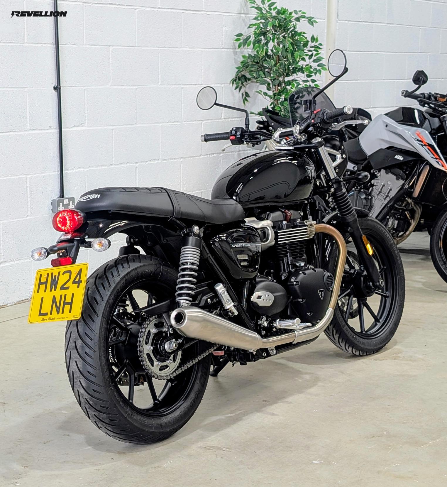 Triumph Speed Twin 900 900   Roadster/Retro Petrol   Euro 5 (65 ps)