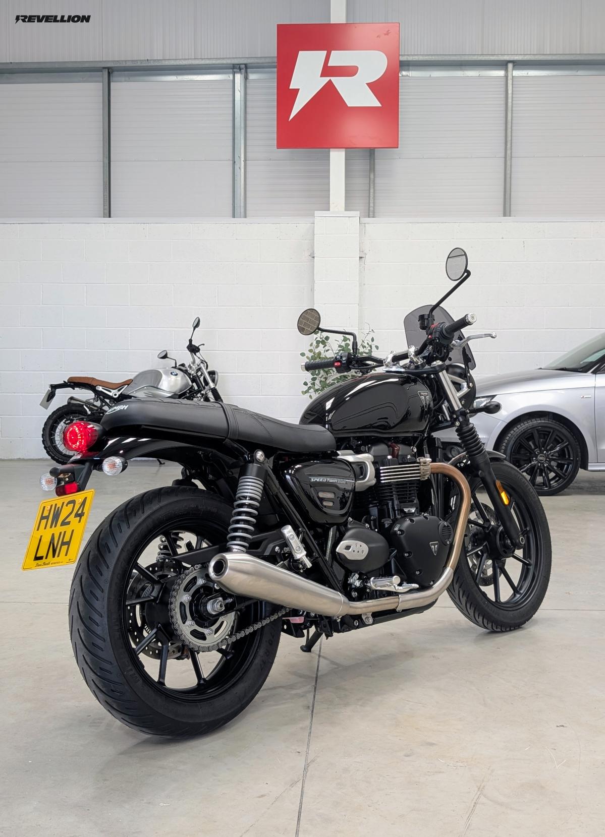 Triumph Speed Twin 900 900   Roadster/Retro Petrol   Euro 5 (65 ps)