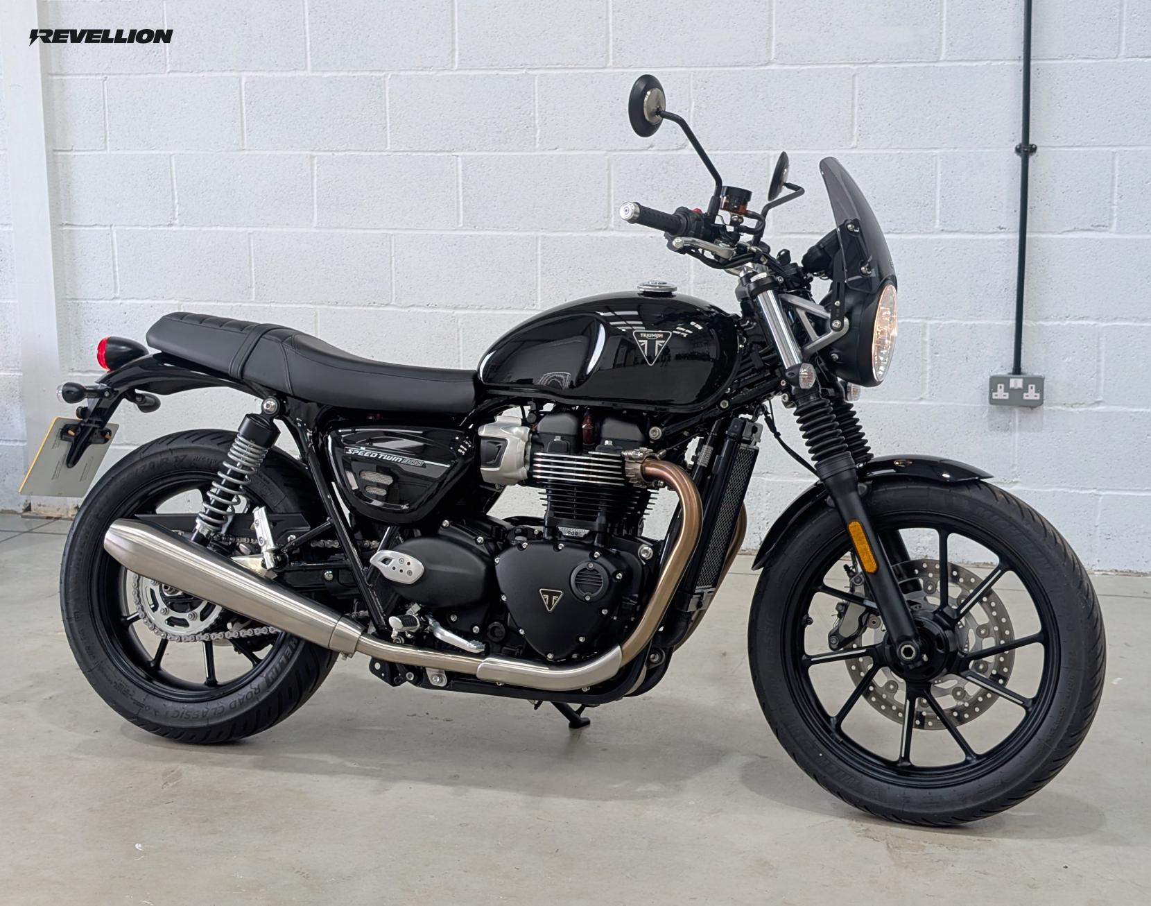 Triumph Speed Twin 900 900   Roadster/Retro Petrol   Euro 5 (65 ps)