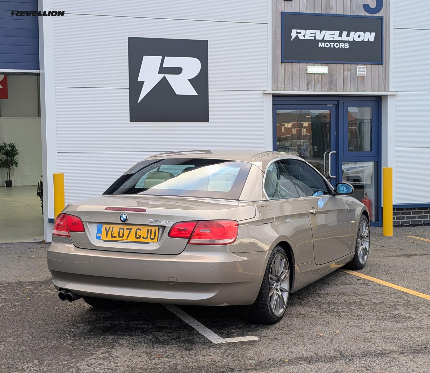 BMW 3 Series 3.0 325i SE Convertible 2dr Petrol Steptronic Euro 4 (218 ps)