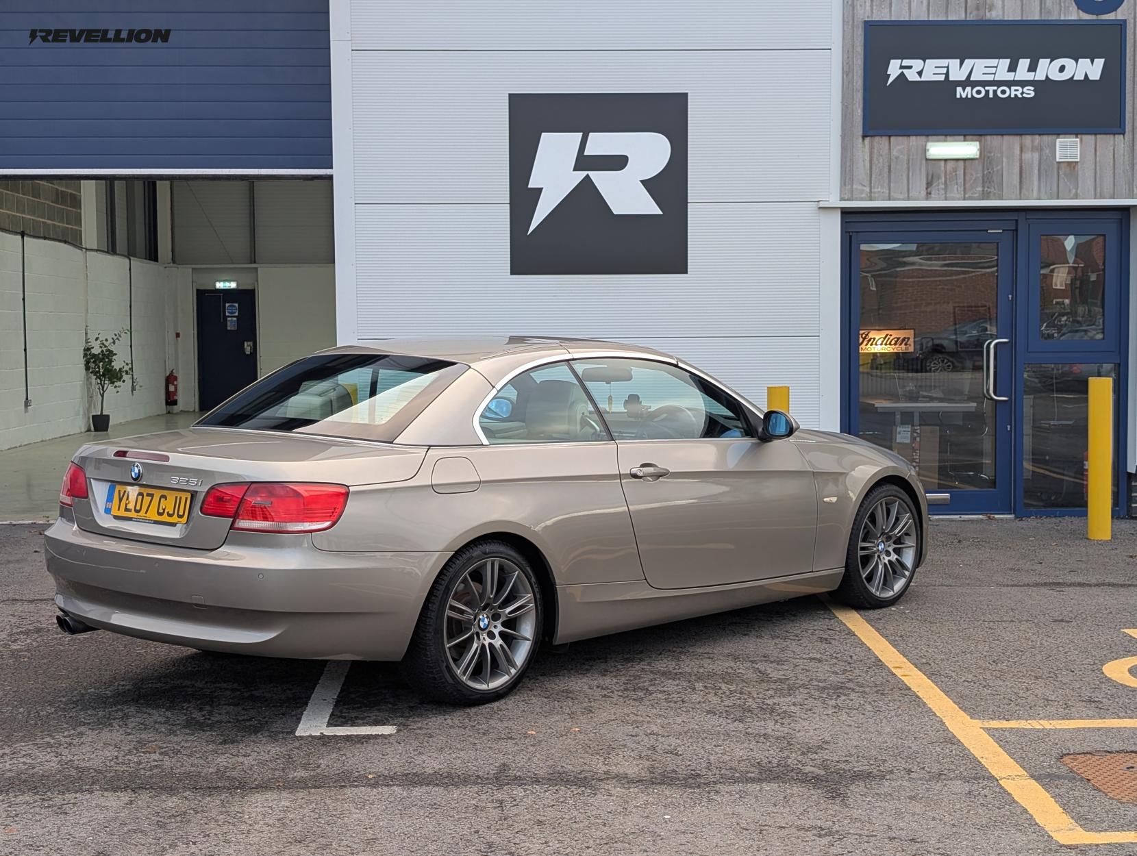 BMW 3 Series 3.0 325i SE Convertible 2dr Petrol Steptronic Euro 4 (218 ps)