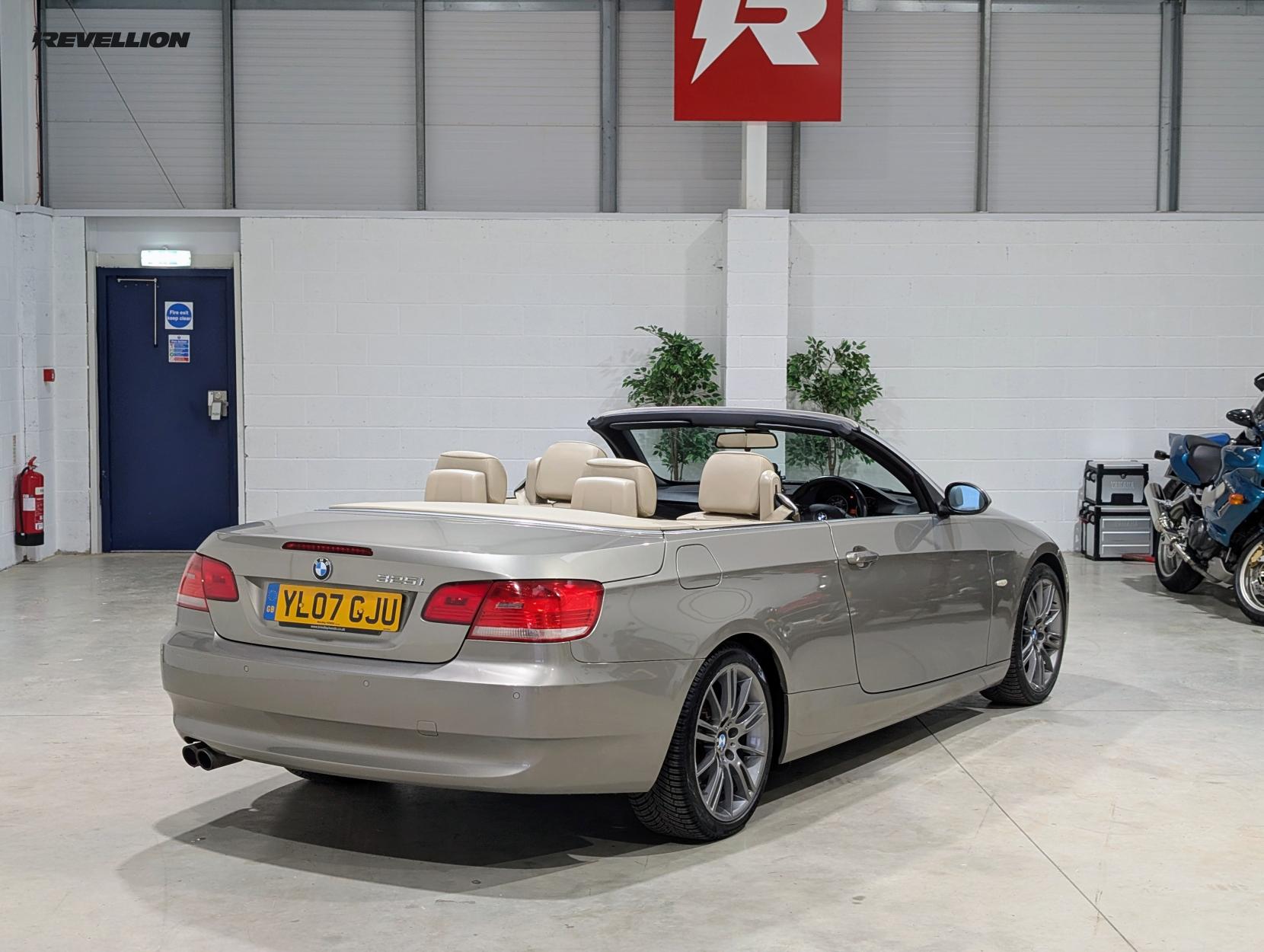 BMW 3 Series 3.0 325i SE Convertible 2dr Petrol Steptronic Euro 4 (218 ps)