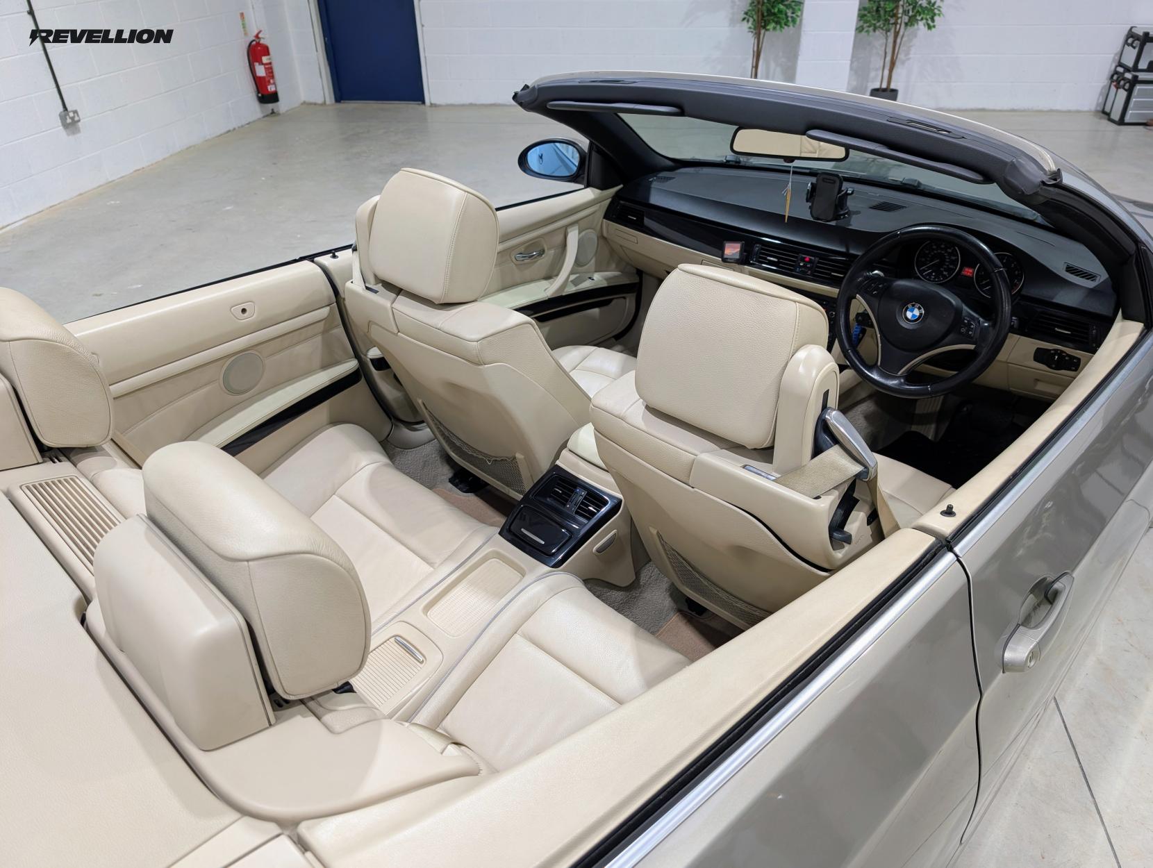 BMW 3 Series 3.0 325i SE Convertible 2dr Petrol Steptronic Euro 4 (218 ps)