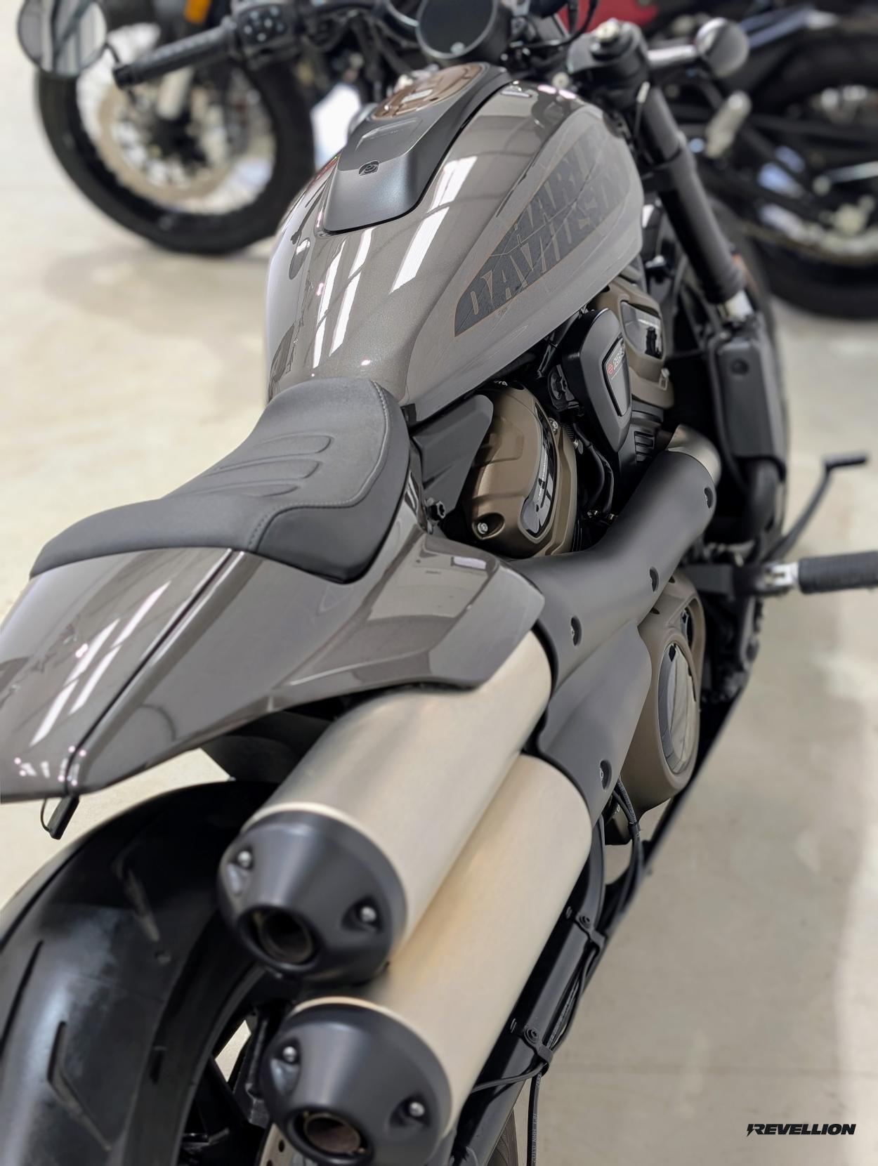 Harley-Davidson Sportster 1250 Sportster S Custom Cruiser Petrol Manual Euro 5 (122 ps)
