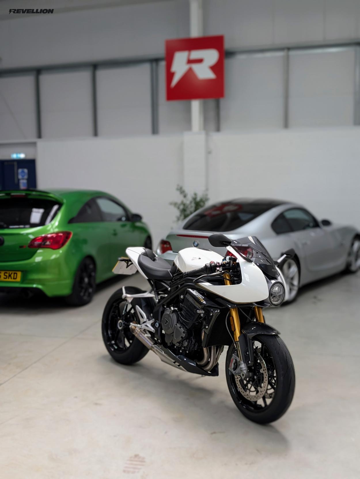 Triumph Speed Triple 1200 1200 RR Naked Petrol Manual X-ring Euro 5 (179 ps)