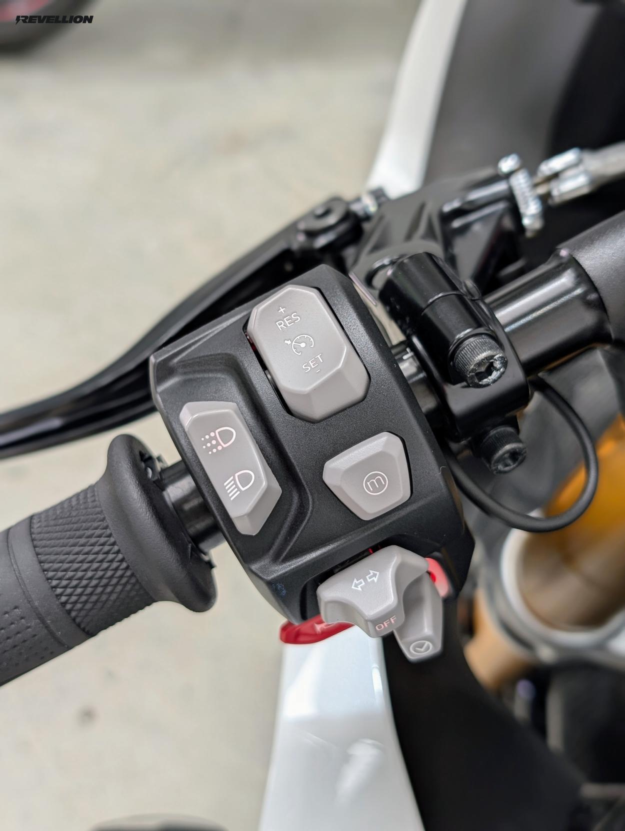 Triumph Speed Triple 1200 1200 RR Naked Petrol Manual X-ring Euro 5 (179 ps)