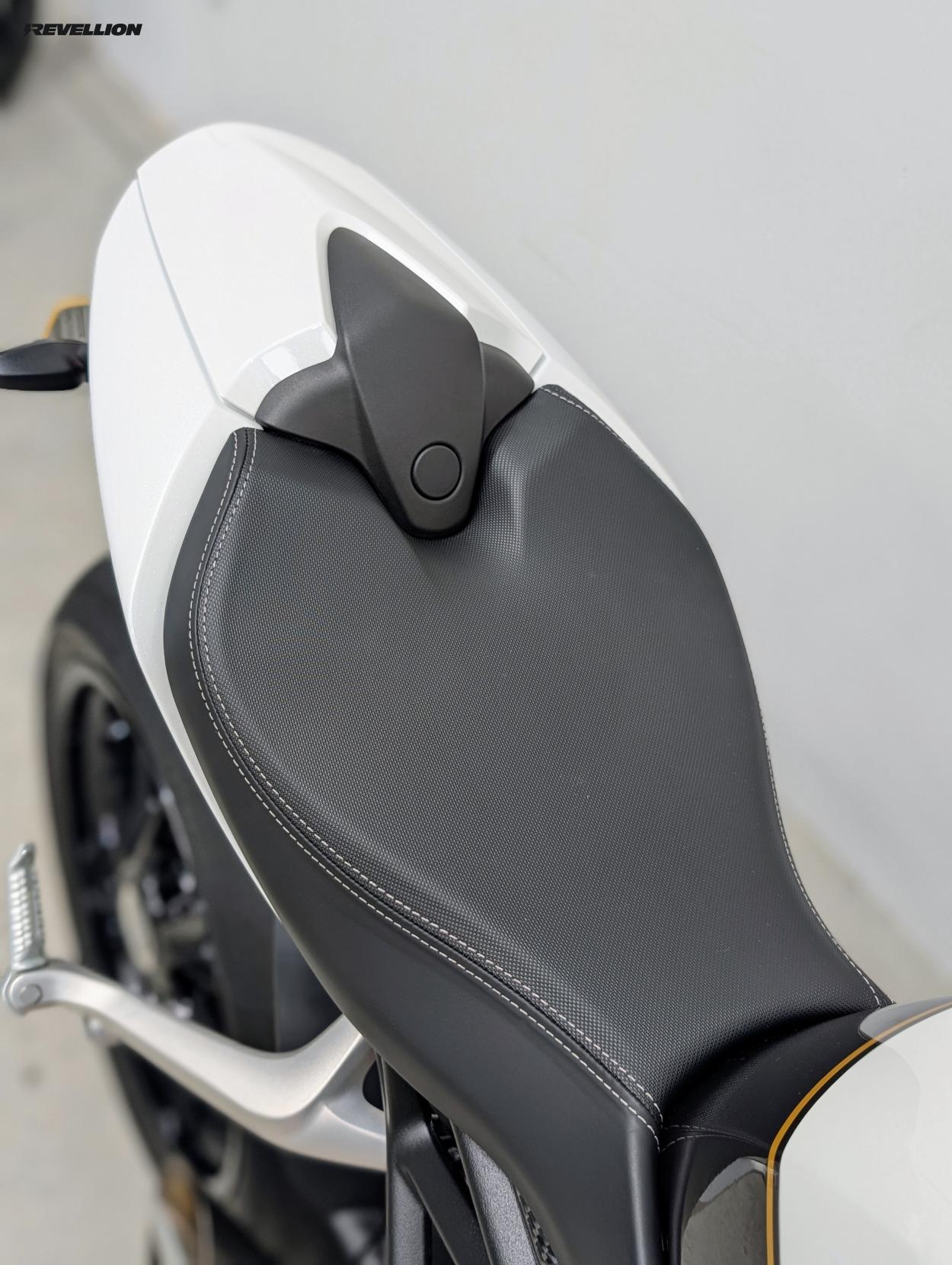 Triumph Speed Triple 1200 1200 RR Naked Petrol Manual X-ring Euro 5 (179 ps)